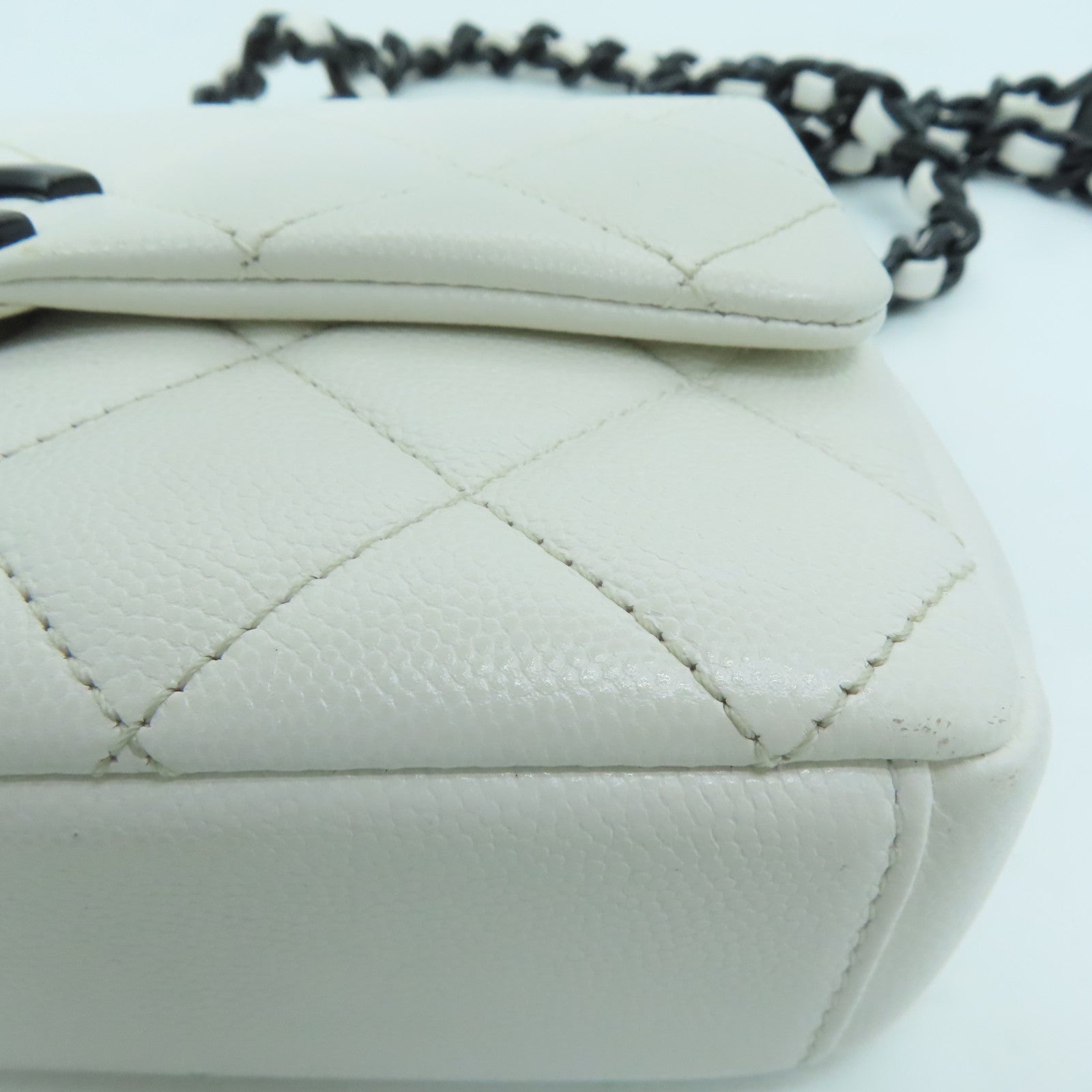 CHANEL Rhombus Caviar Chain Shoulder Bag Silver Buckle Chain Belt Shoulder Bag White