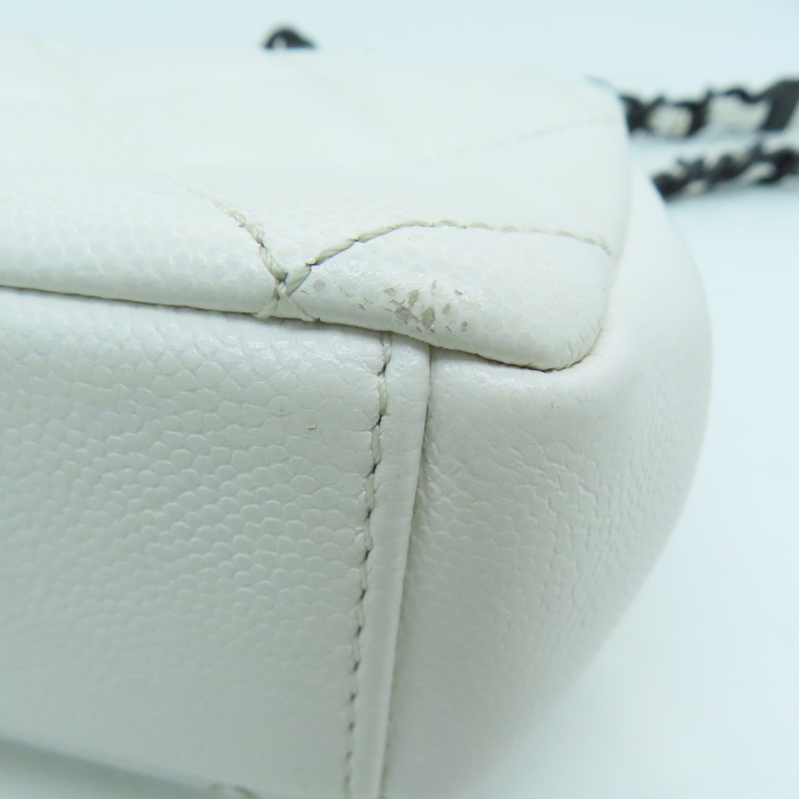 CHANEL Rhombus Caviar Chain Shoulder Bag Silver Buckle Chain Belt Shoulder Bag White
