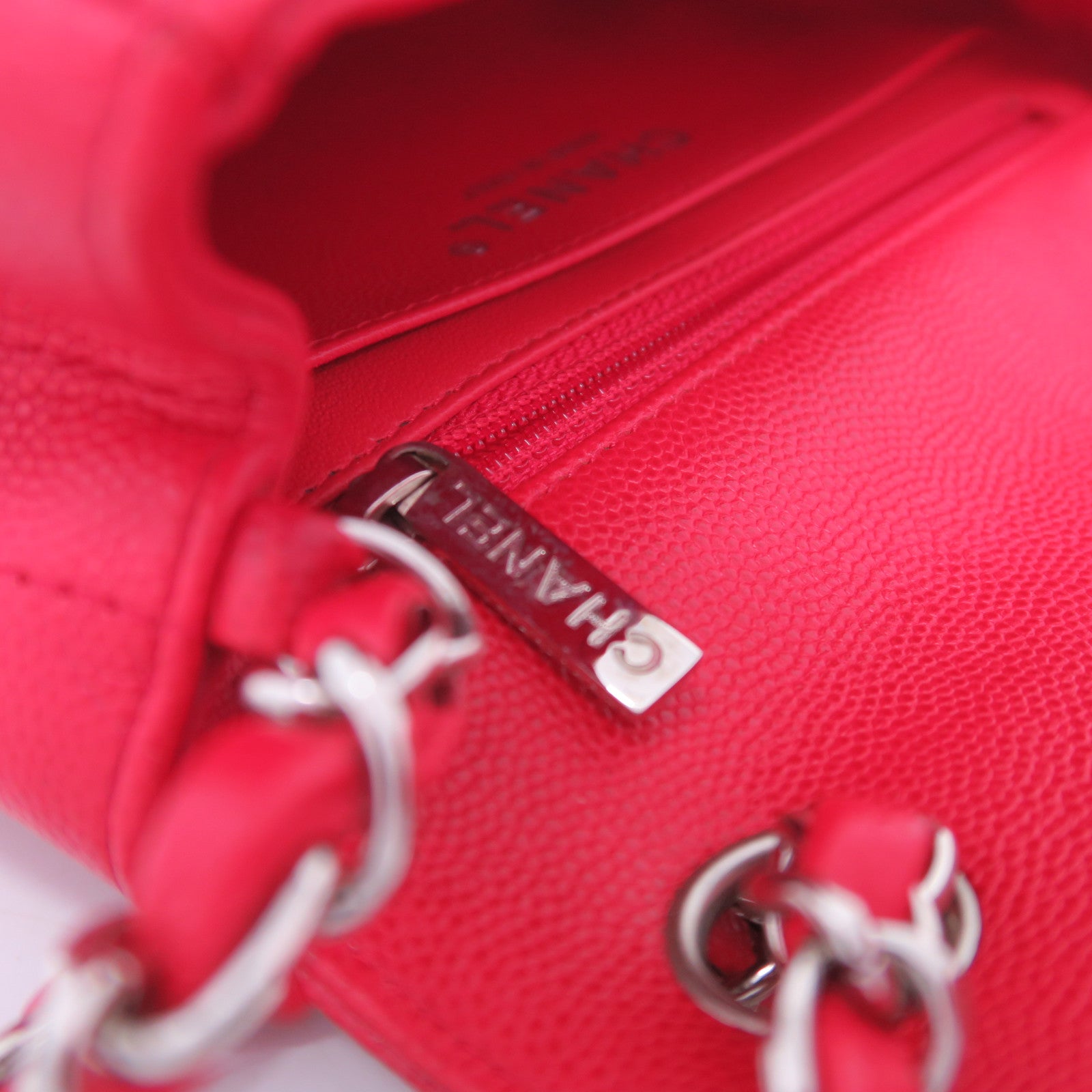 CHANEL 斜紋Caviar皮革Mini Flap銀扣鏈帶肩背袋紅色