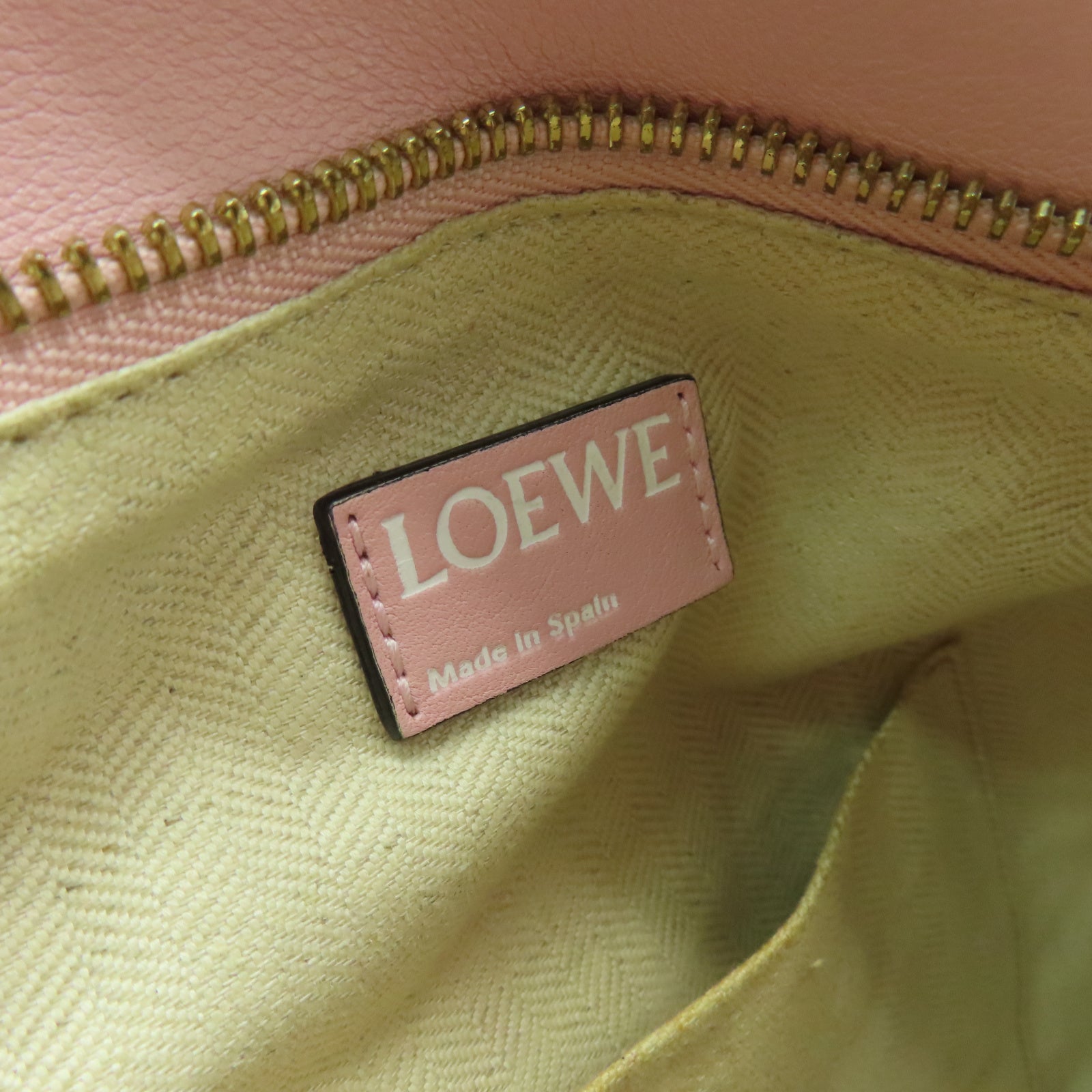 LOEWE 牛皮皮革Puzzle金扣肩背袋粉紅色