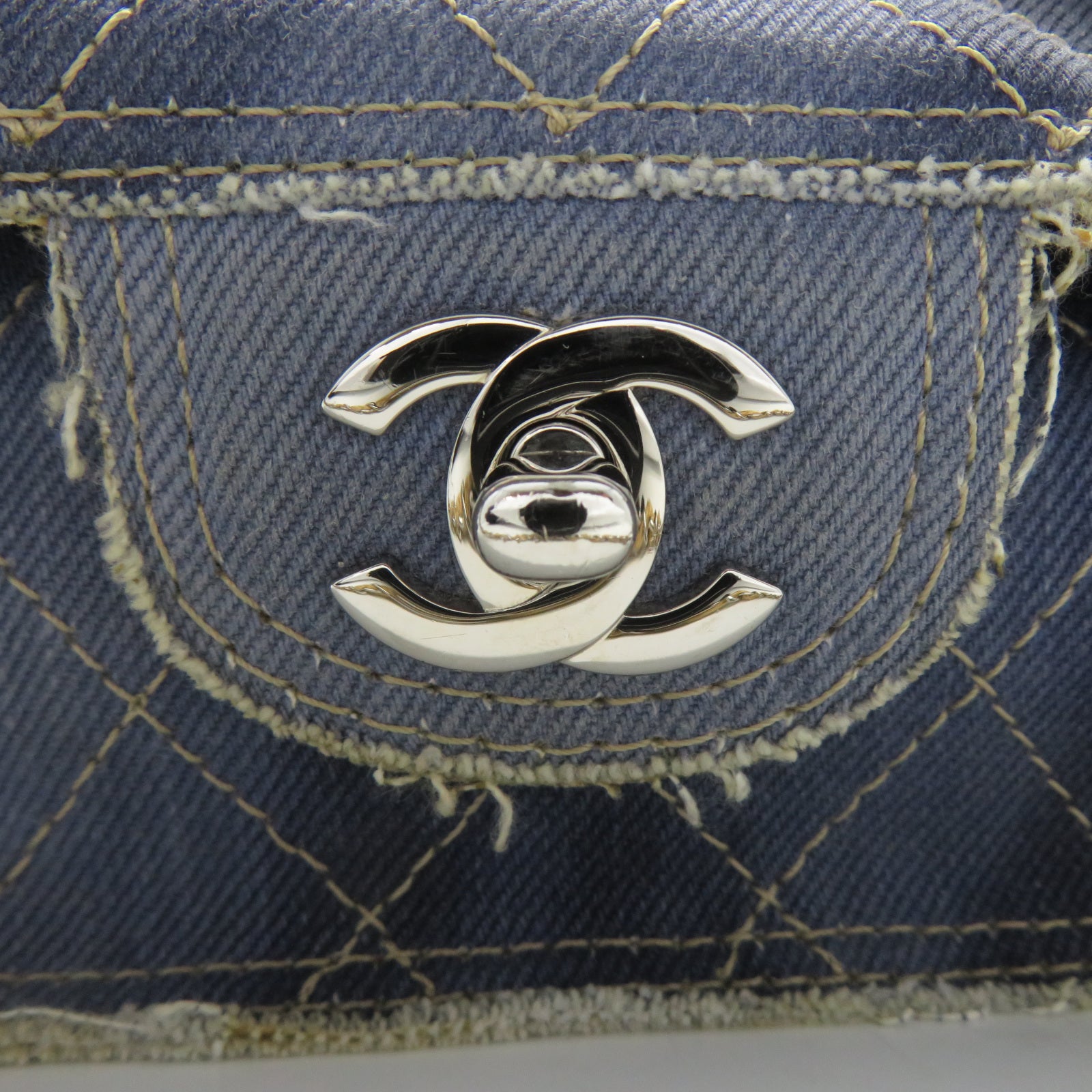 CHANEL 菱格牛仔布Chain Shoulder銀扣鏈帶肩背袋藍色