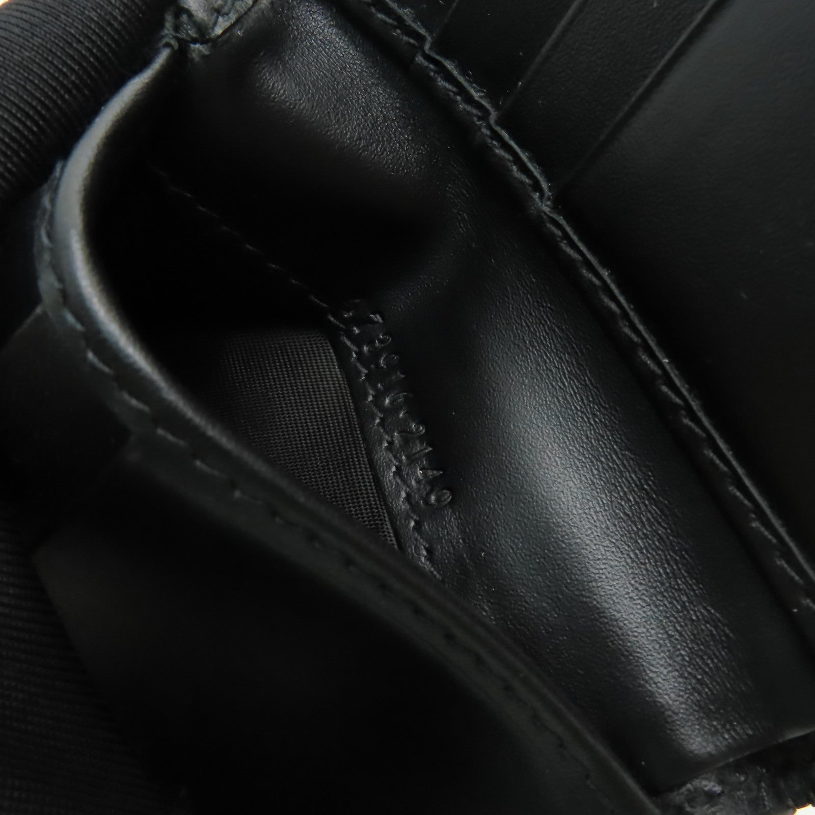 GUCCI 牛皮皮革Wallet銀扣錢包黒色