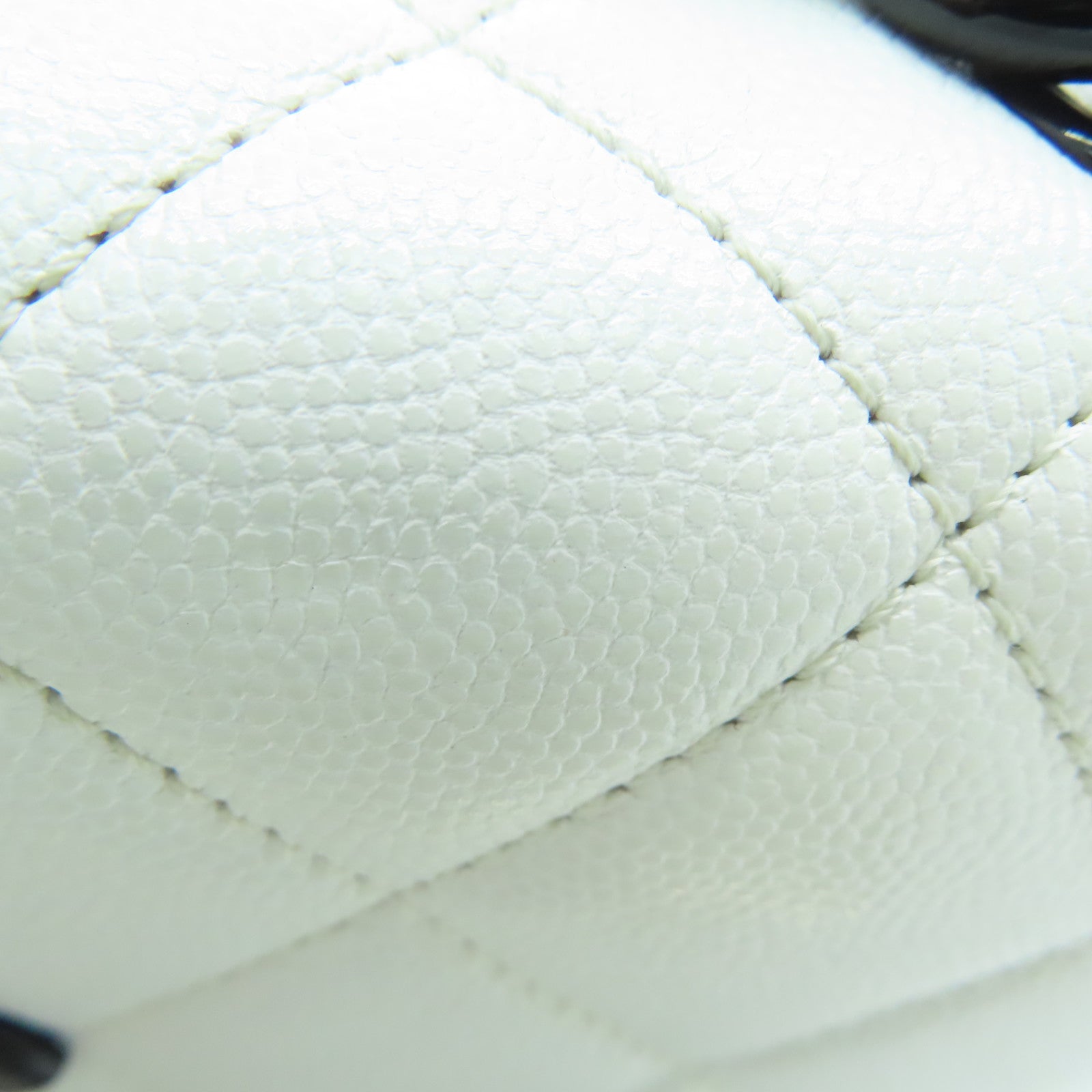 CHANEL Rhombus Caviar Chain Shoulder Bag Silver Buckle Chain Belt Shoulder Bag White