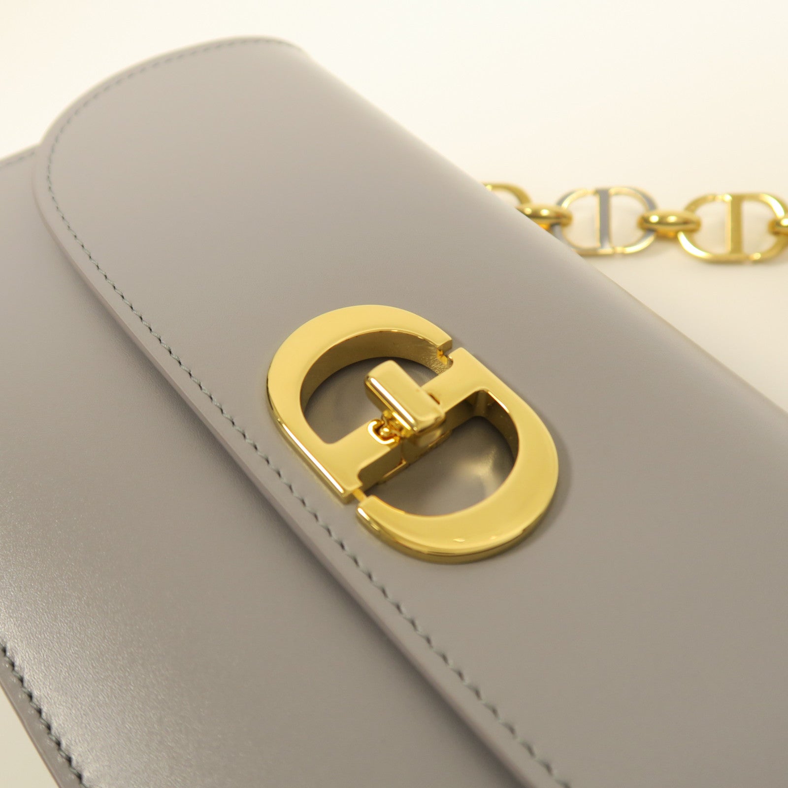 Dior 牛皮皮革Montaigne Avenue金扣鏈帶肩背袋灰色