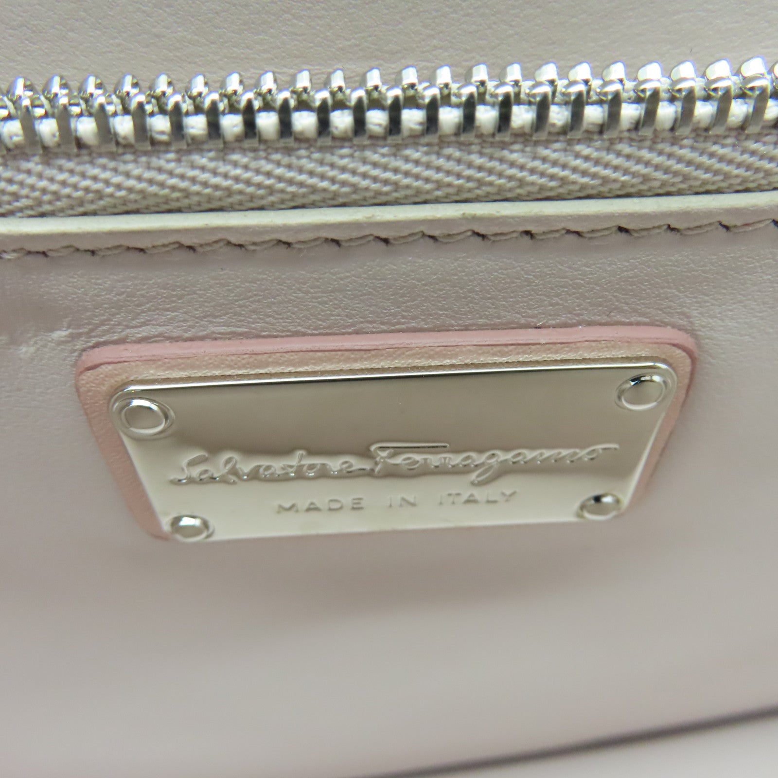 Salvatore Ferragamo 牛皮皮革Chain Shoulder Bag银扣链带肩背袋粉红色