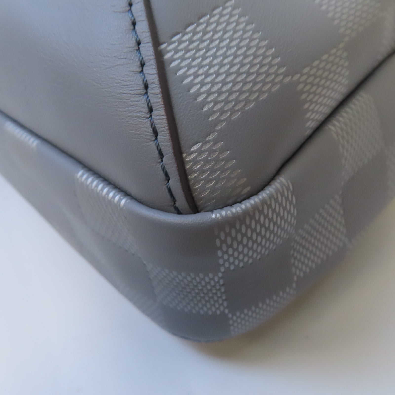 LOUIS VUITTON Damier Infini Avenue Sling Bag銀扣肩背袋灰色