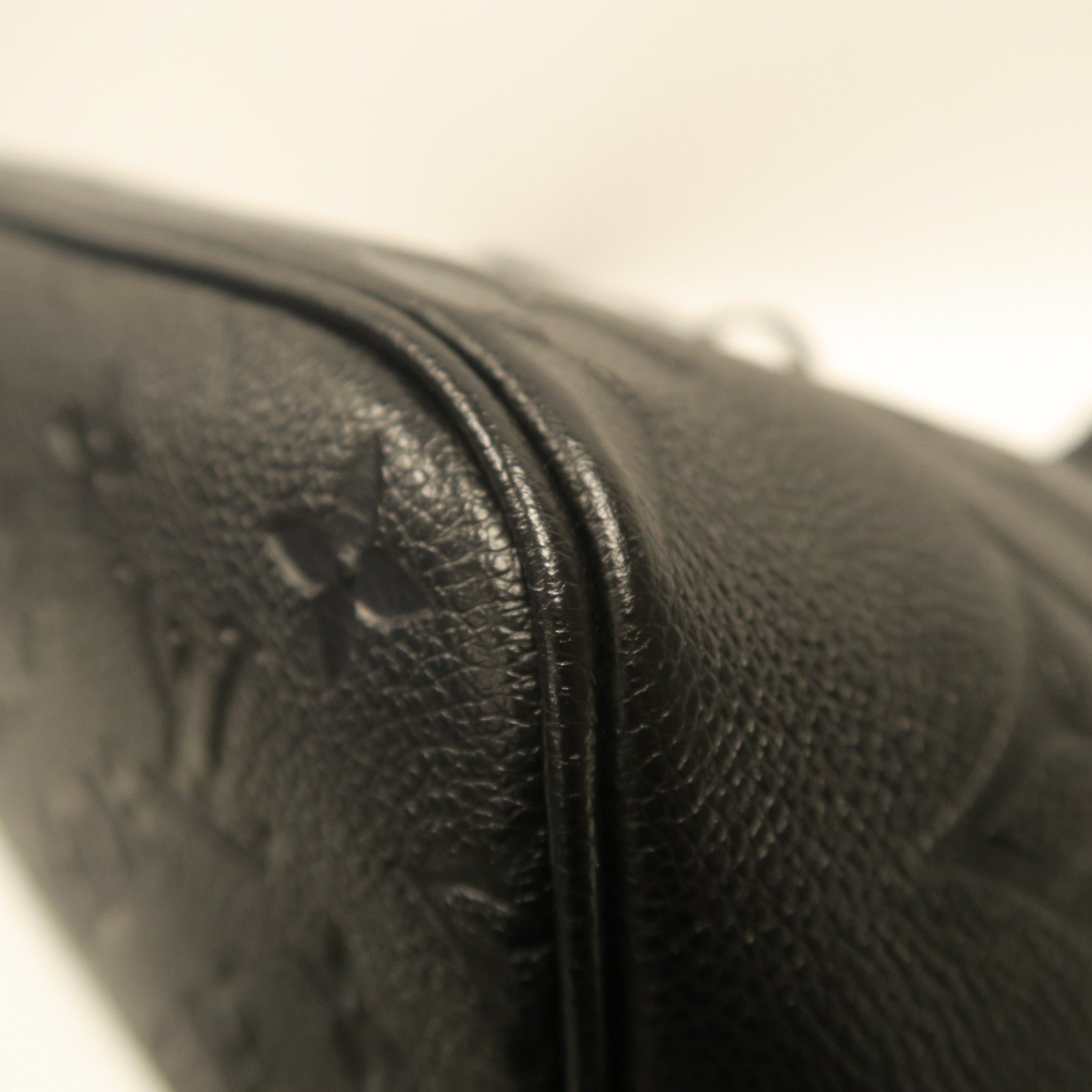 LOUIS VUITTON Monogram Empreinte Neverfull MM金扣手挽袋黑色