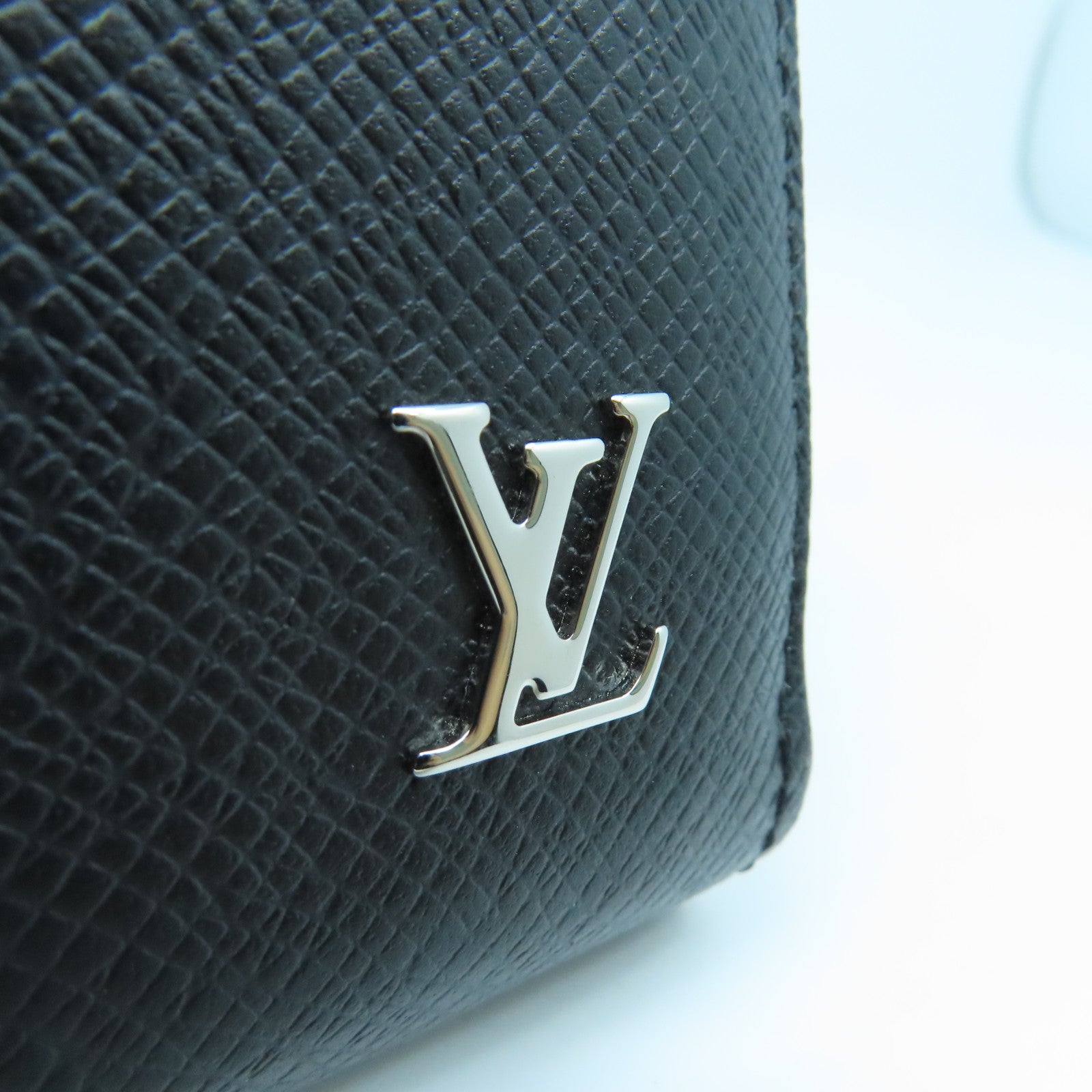LOUIS VUITTON Cowhide Leather Dragonne Silver Buckle Long Wallet Black
