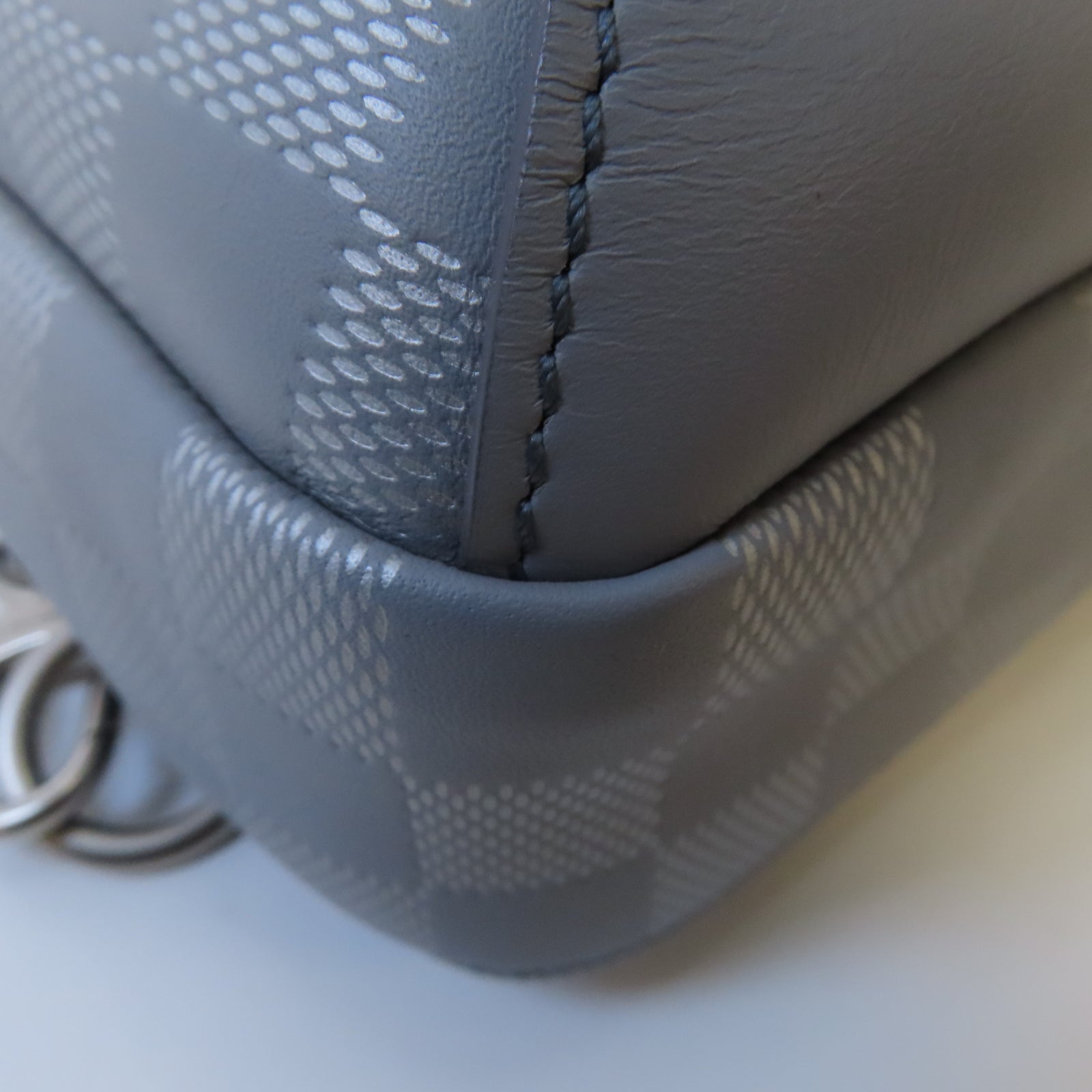 LOUIS VUITTON Damier Infini Avenue Sling Bag銀扣肩背袋灰色