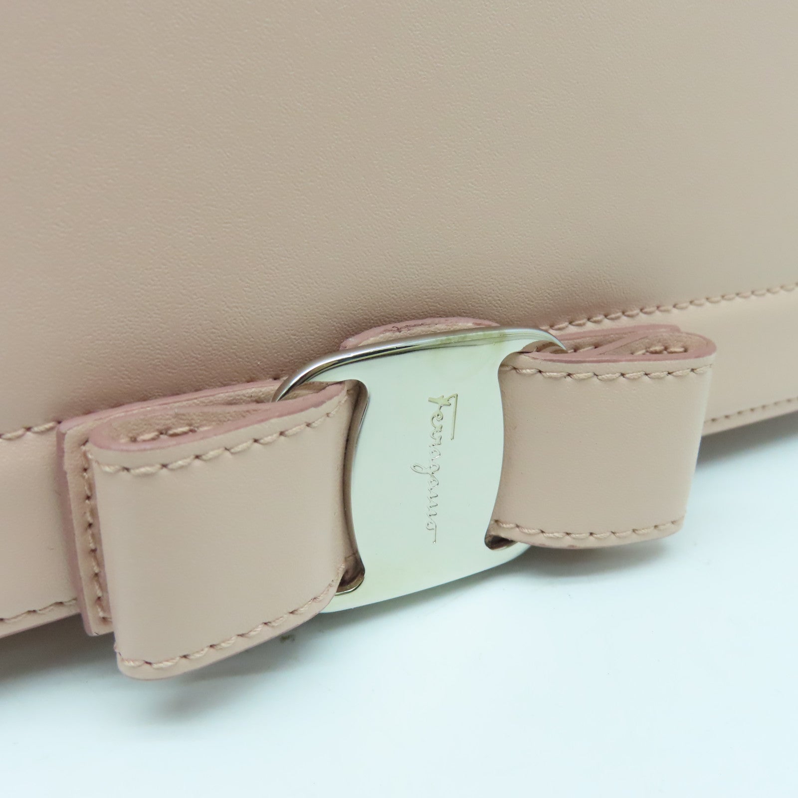 Salvatore Ferragamo 牛皮皮革Chain Shoulder Bag银扣链带肩背袋粉红色