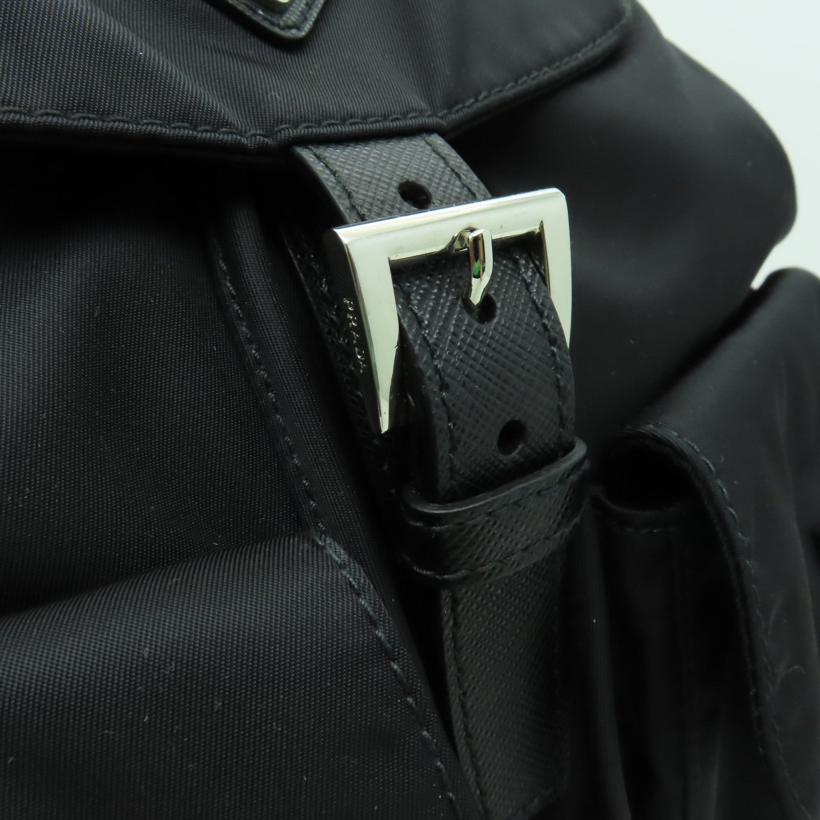 PRADA 尼龍Backpack銀扣背包黑色