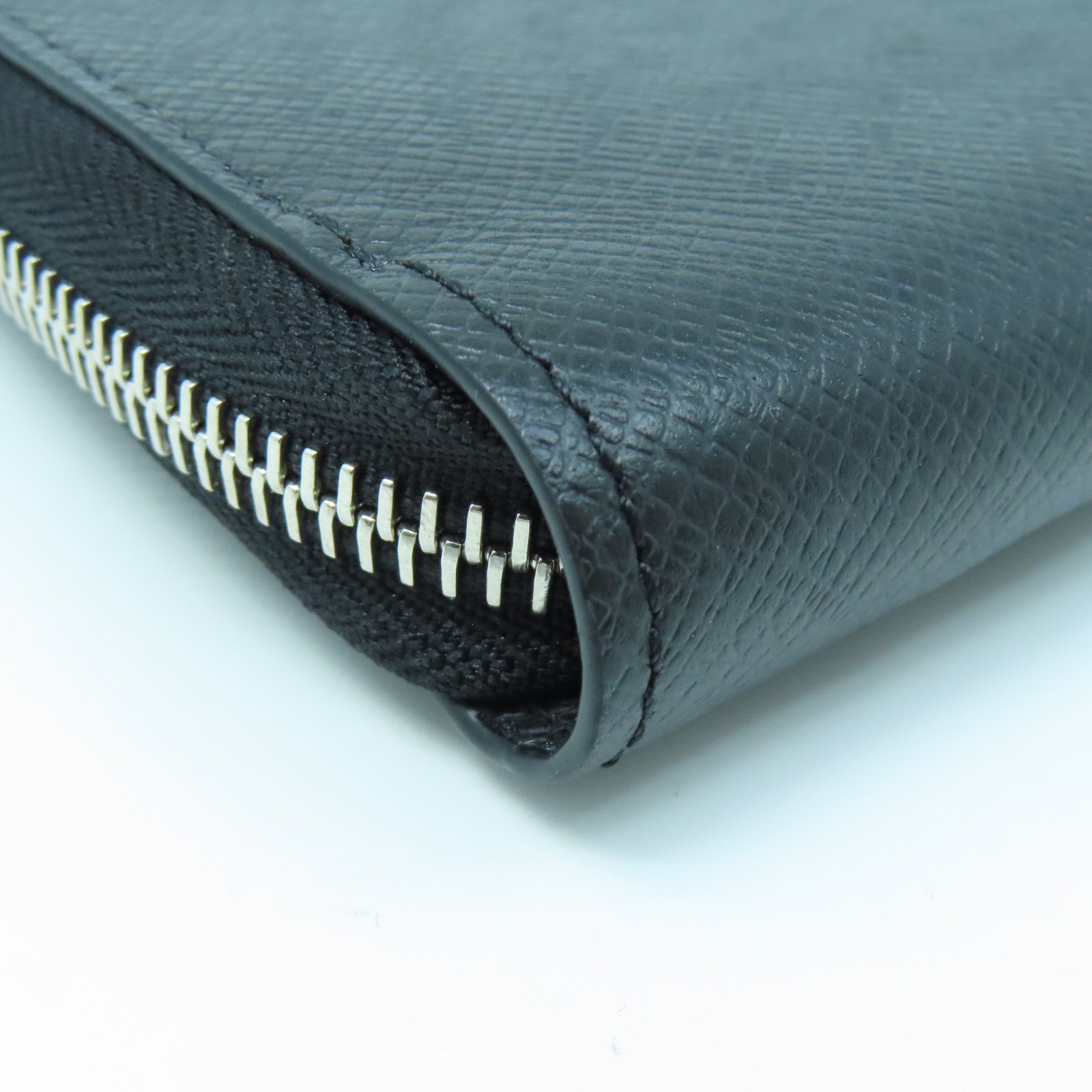 LOUIS VUITTON Cowhide Leather Dragonne Silver Buckle Long Wallet Black