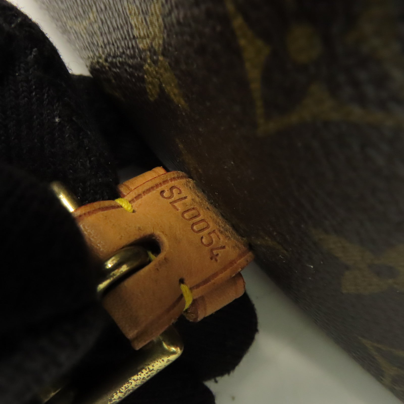 LOUIS VUITTON Monogram Sologne Shoulder Bag金扣肩背袋啡色