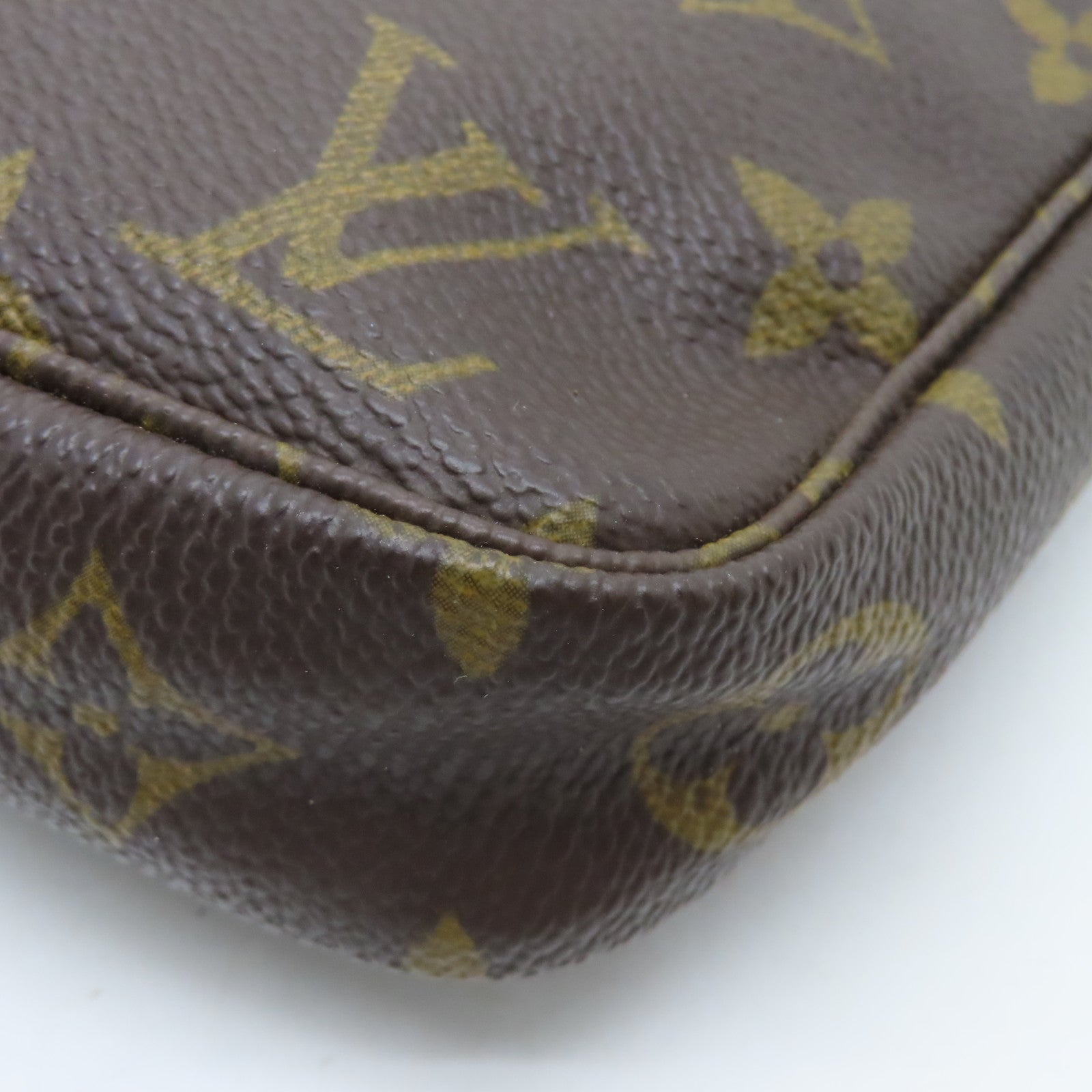 LOUIS VUITTON Monogram Pochette Accessories金扣手挽袋啡色