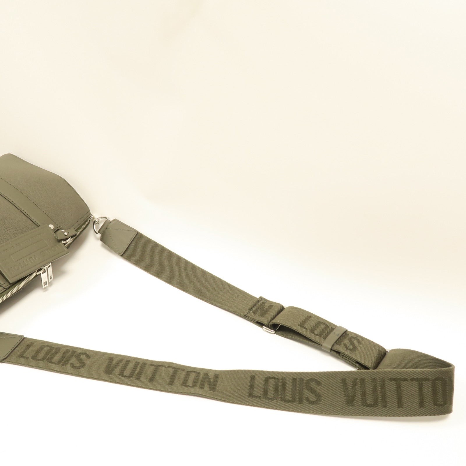 LOUIS VUITTON 牛皮皮革City Keepall銀扣肩背袋卡其色