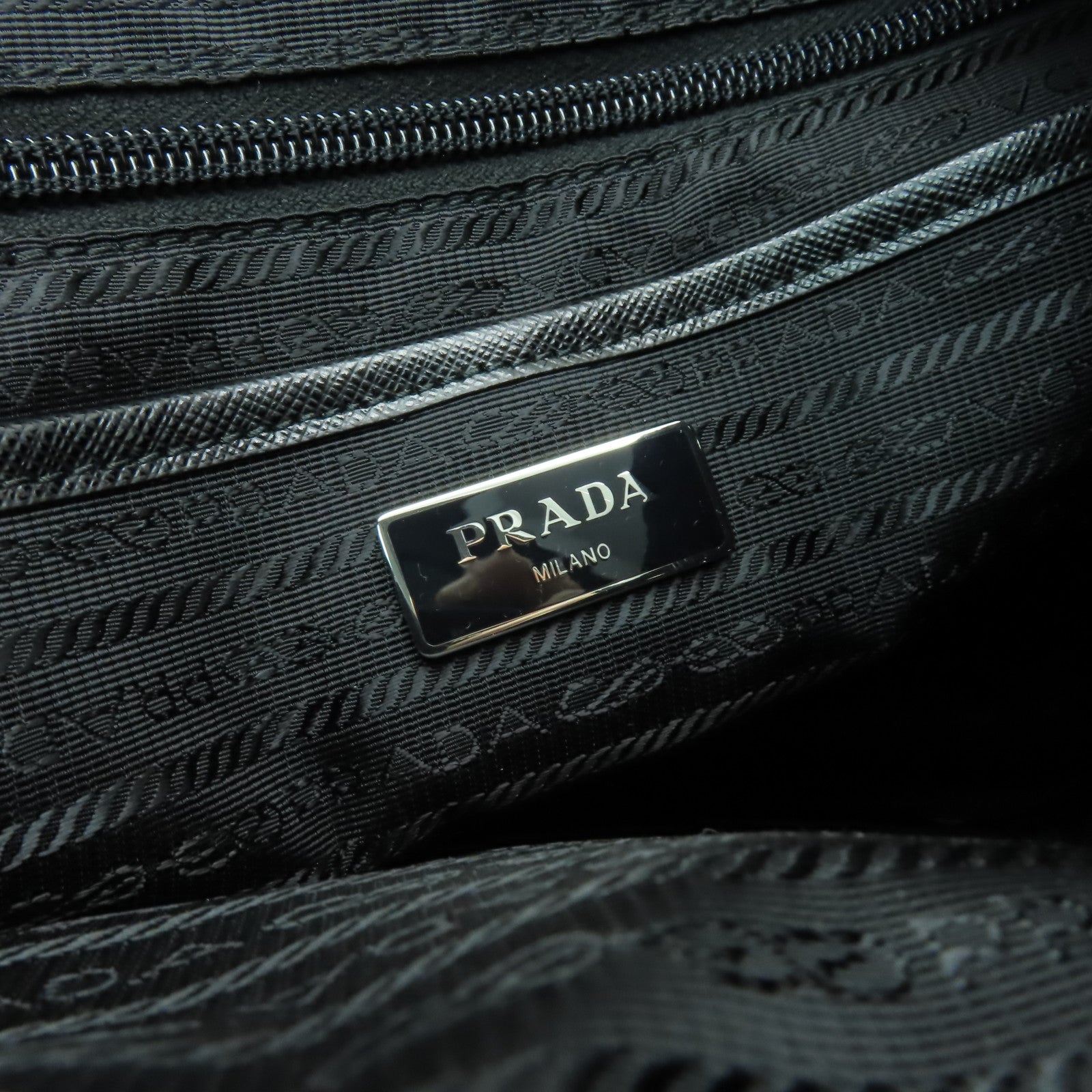 PRADA 尼龍Backpack銀扣背包黑色