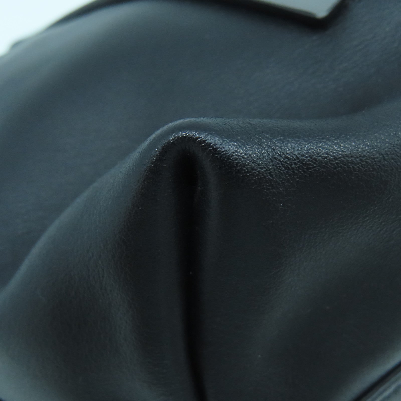 Miu Miu 羊皮皮革Shoulder Bag銀扣肩背袋黑色