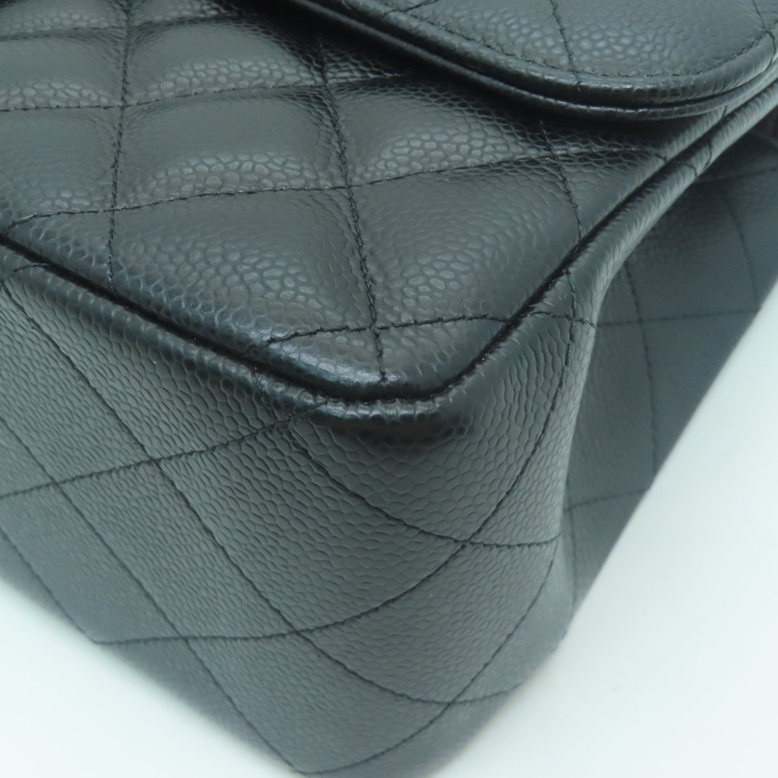 CHANEL 菱格Caviar皮革Classic Jumbo Double Flap金扣鏈帶肩背袋黑色