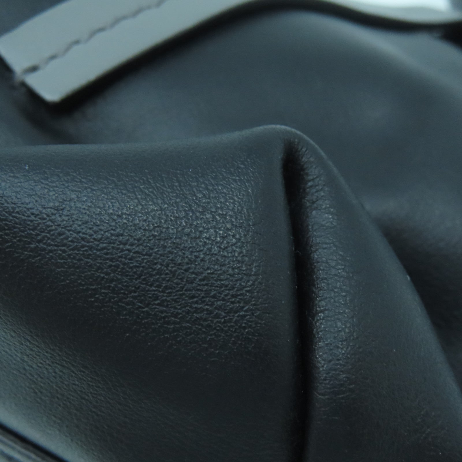 Miu Miu 羊皮皮革Shoulder Bag銀扣肩背袋黑色