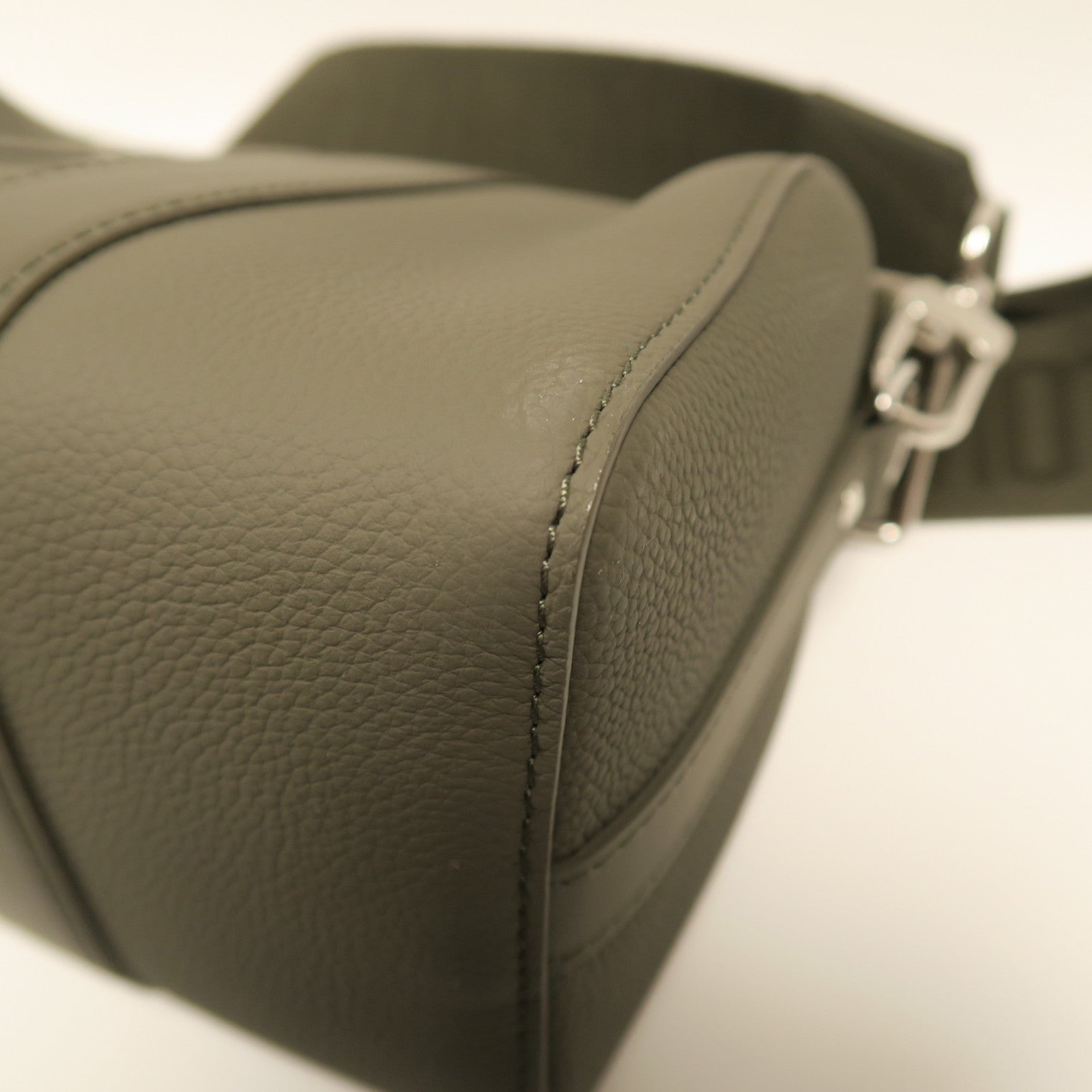 LOUIS VUITTON 牛皮皮革City Keepall銀扣肩背袋卡其色