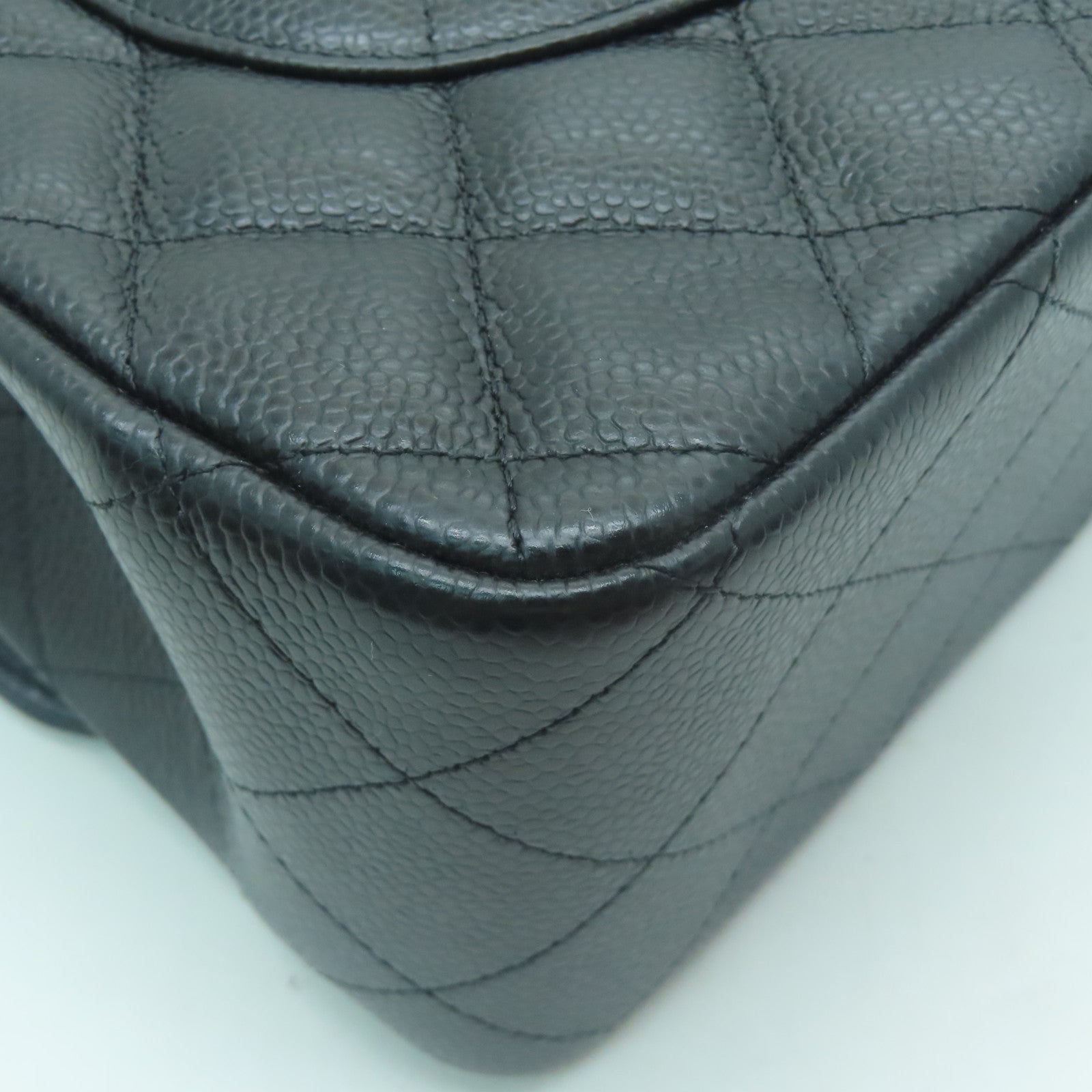 CHANEL 菱格Caviar皮革Classic Jumbo Double Flap金扣鏈帶肩背袋黑色