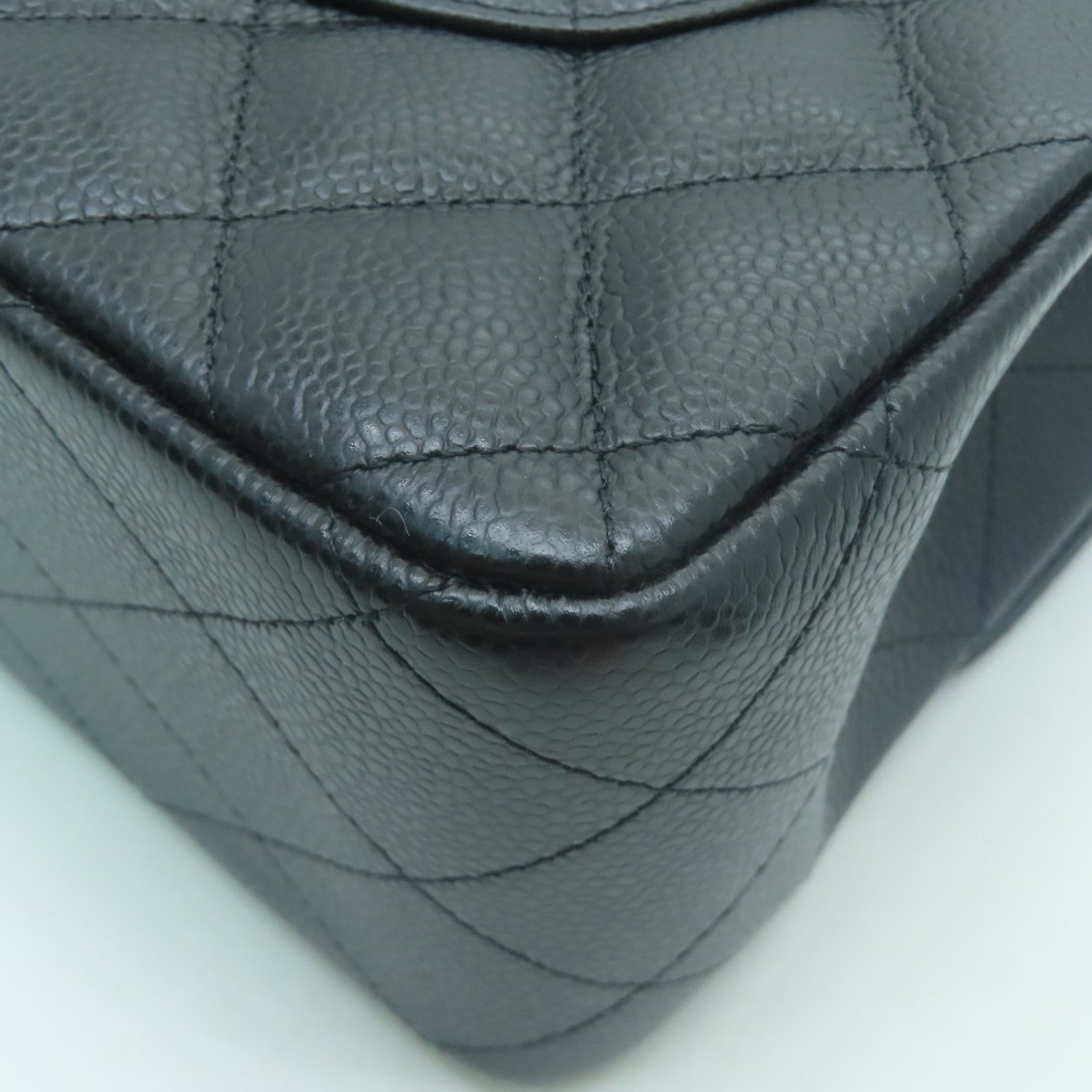 CHANEL 菱格Caviar皮革Classic Jumbo Double Flap金扣鏈帶肩背袋黑色