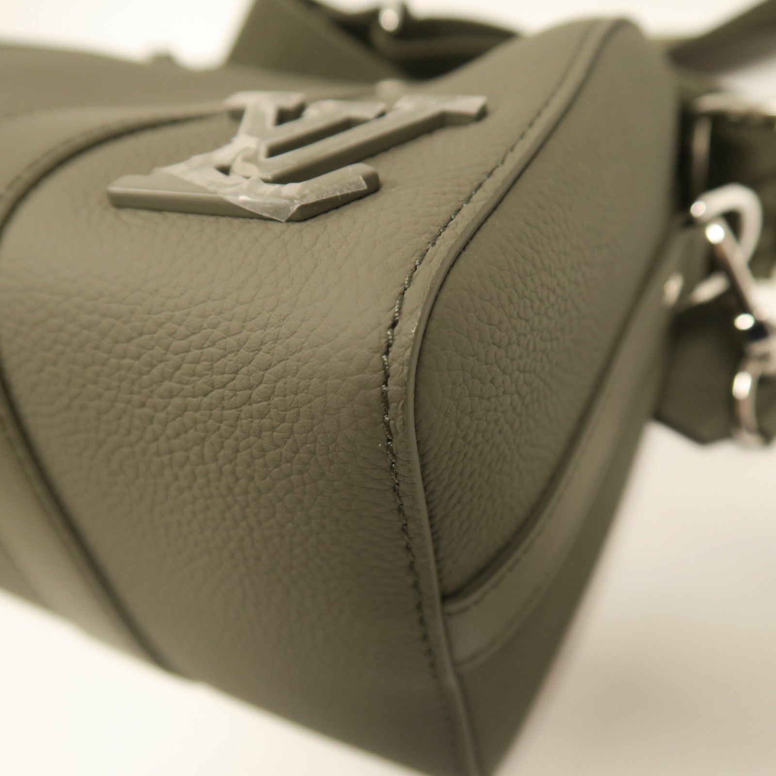 LOUIS VUITTON 牛皮皮革City Keepall銀扣肩背袋卡其色