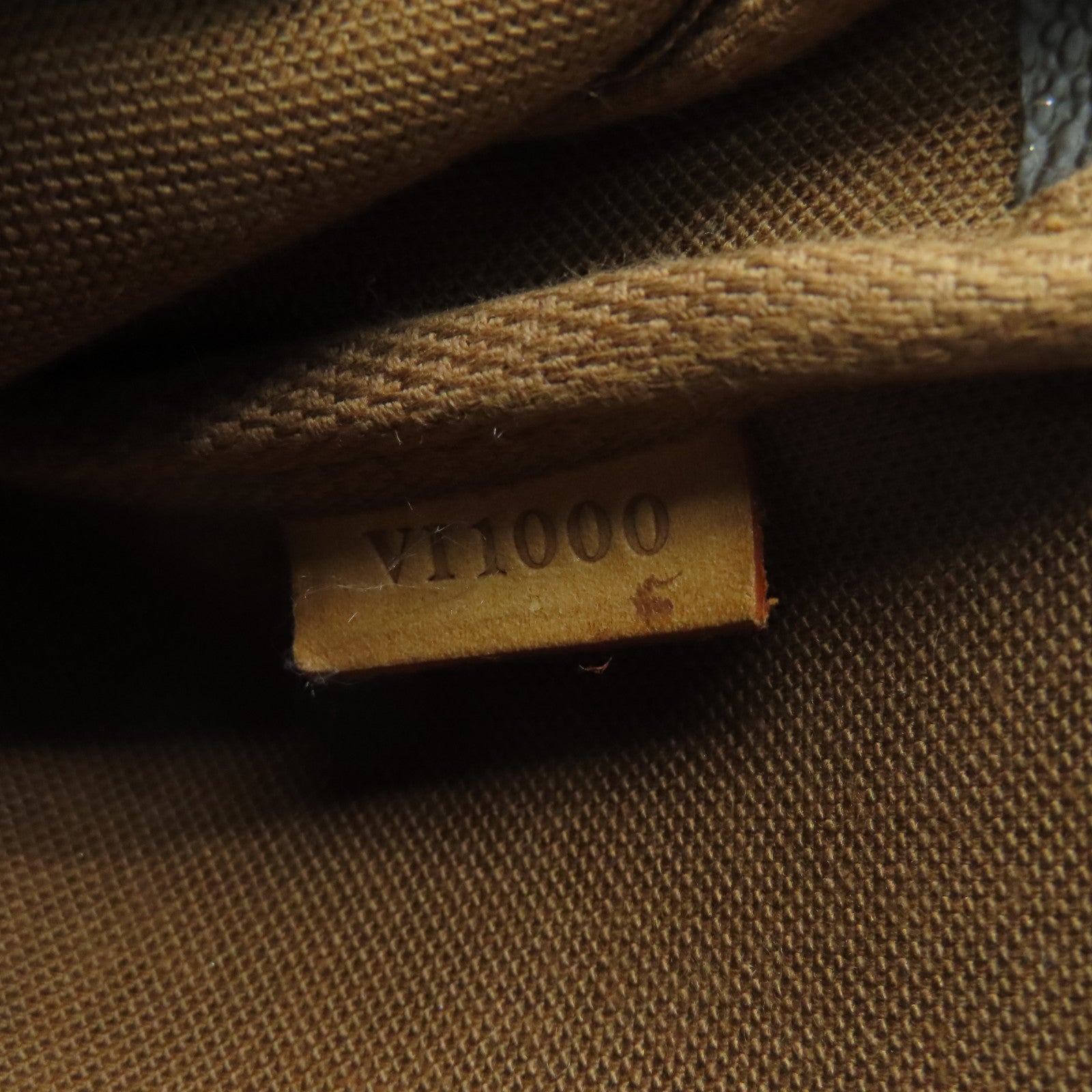 LOUIS VUITTON Monogram Pochette Accessories金扣手挽袋啡色