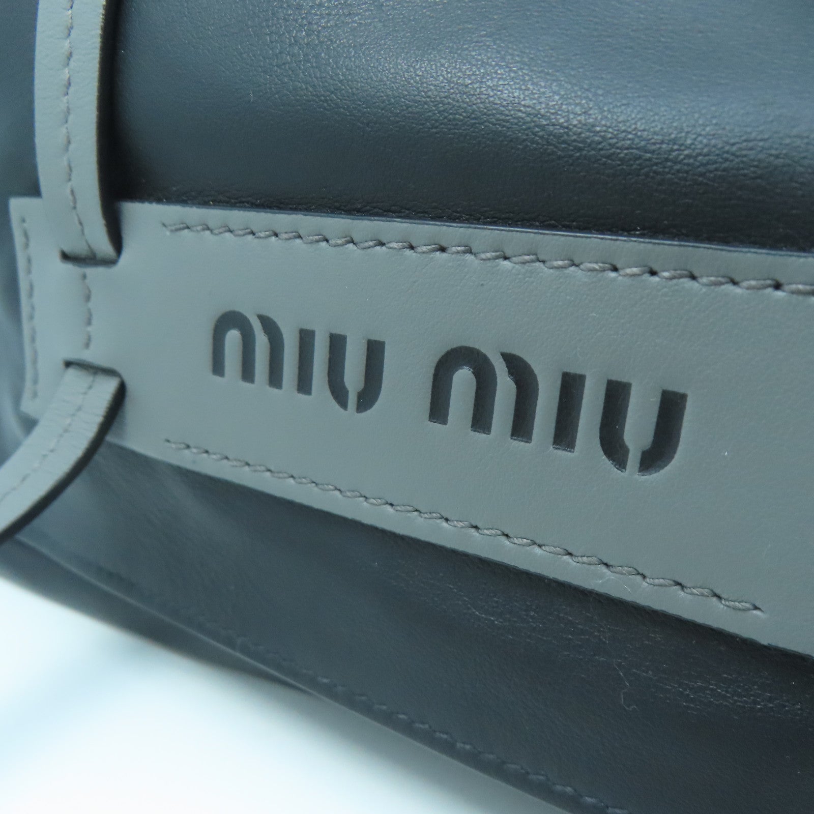 Miu Miu 羊皮皮革Shoulder Bag銀扣肩背袋黑色