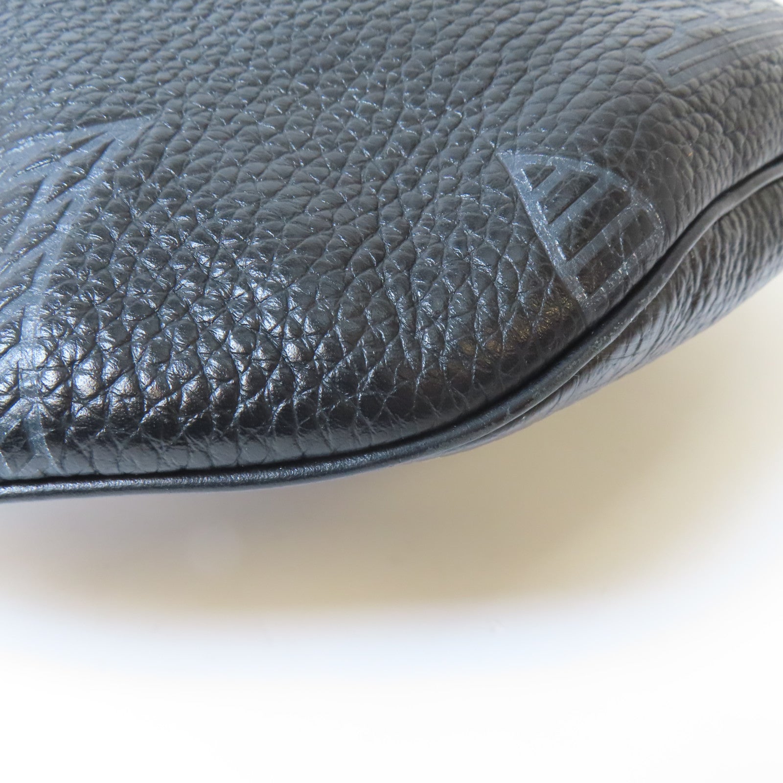 LOUIS VUITTON Monogram Giant Taurillon Shadow Discovery Bum Bag銀扣腰包黑色