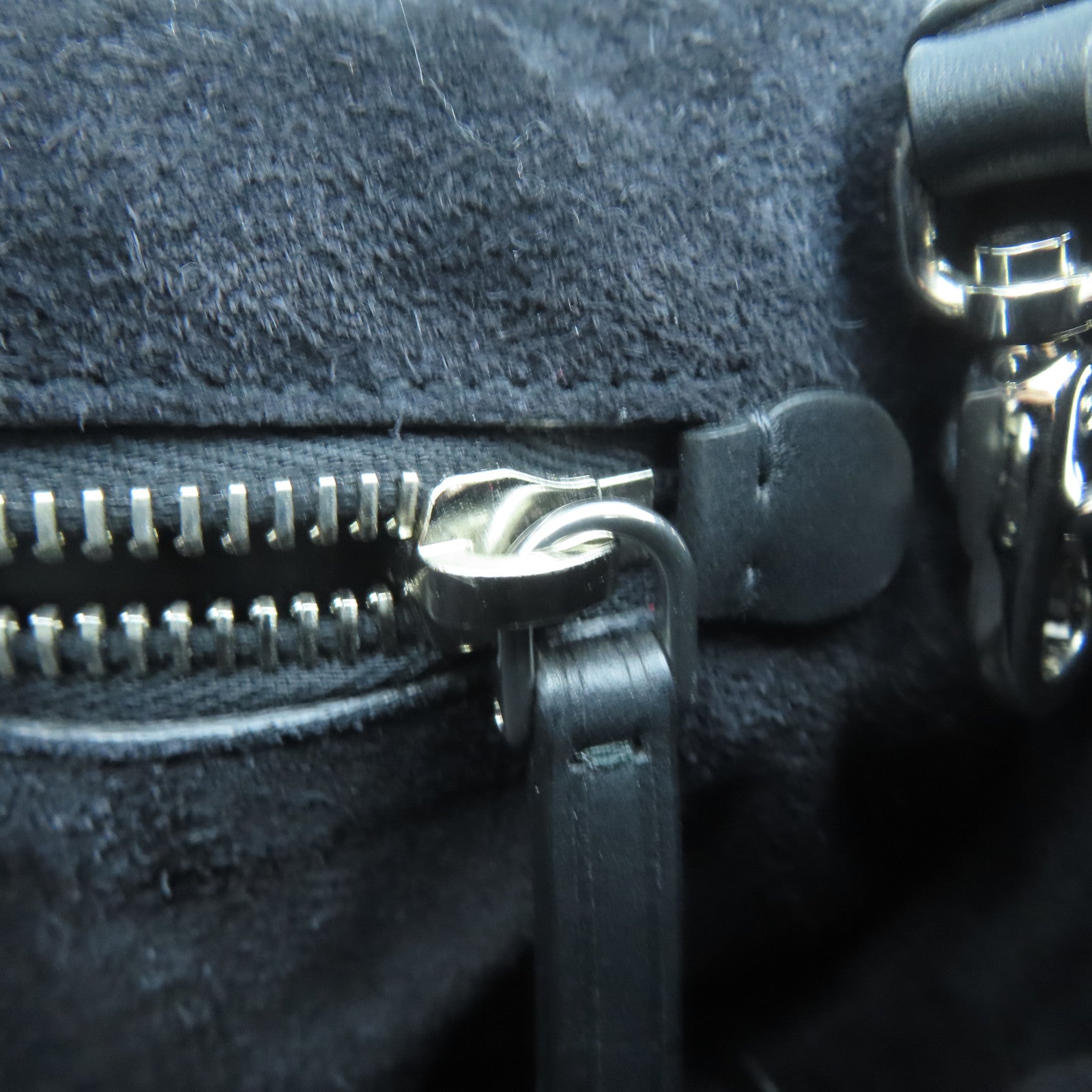 Miu Miu 羊皮皮革Shoulder Bag銀扣肩背袋黑色