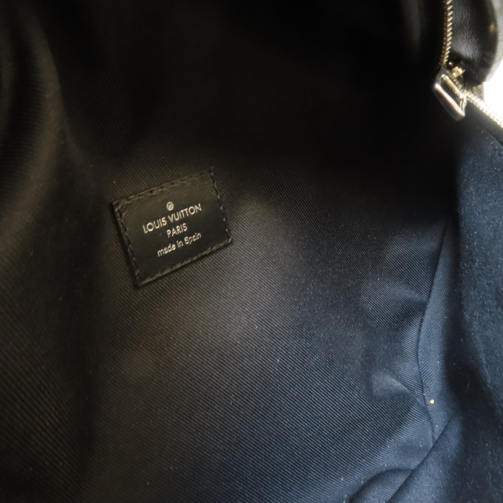 LOUIS VUITTON Monogram Giant Taurillon Shadow Discovery Bum Bag銀扣腰包黑色