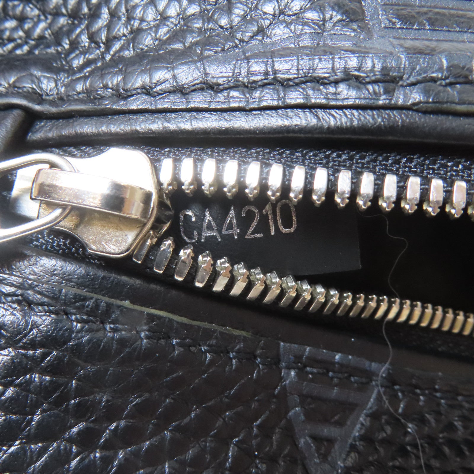 LOUIS VUITTON Monogram Giant Taurillon Shadow Discovery Bum Bag銀扣腰包黑色