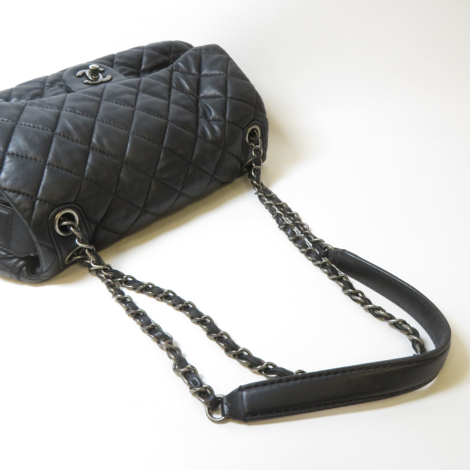 CHANEL 菱格羊皮皮革Chain Shoulder銀扣鏈帶肩背袋黑色
