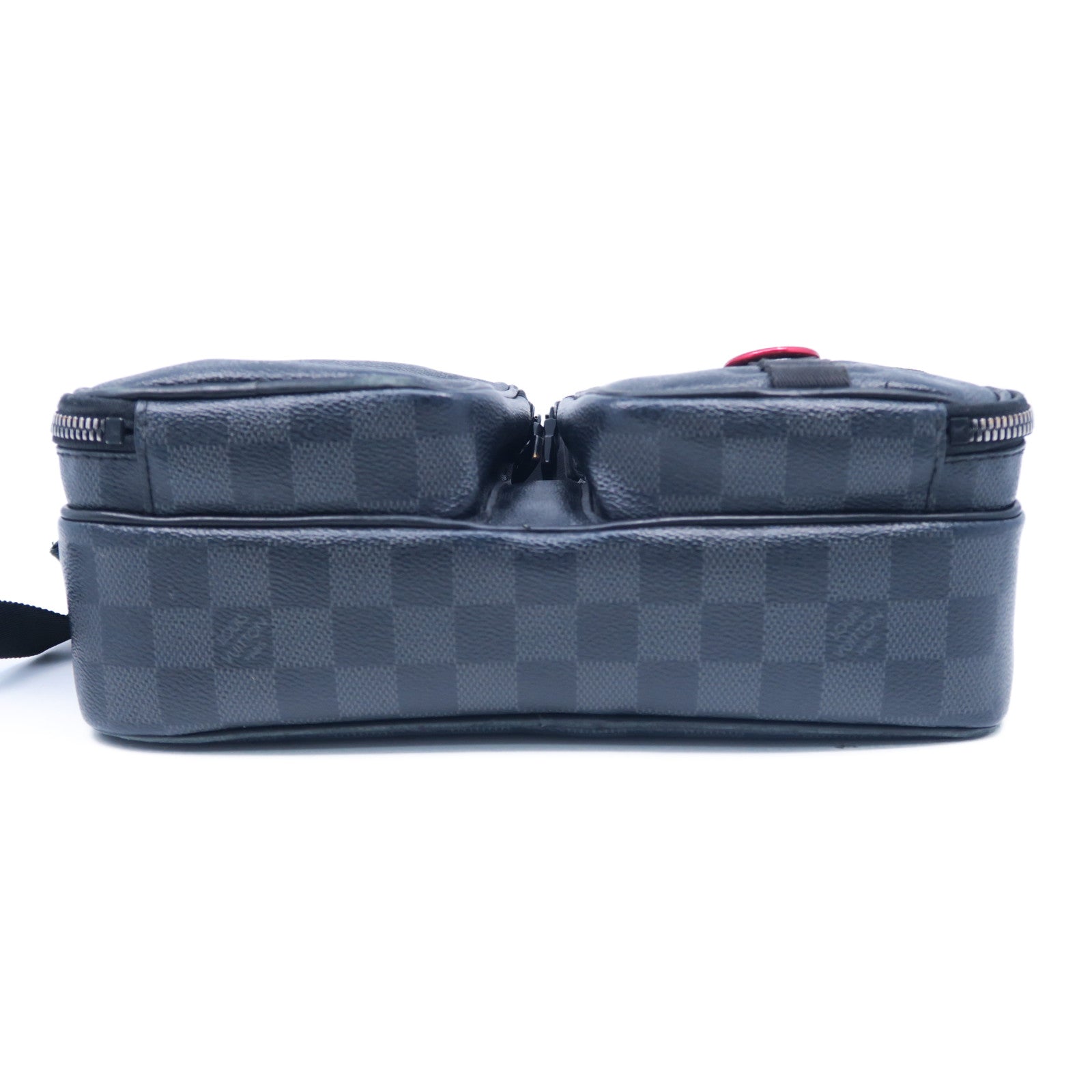 LOUIS VUITTON Damier Graphite Utility Shoulder Bag肩背袋黑色/灰色