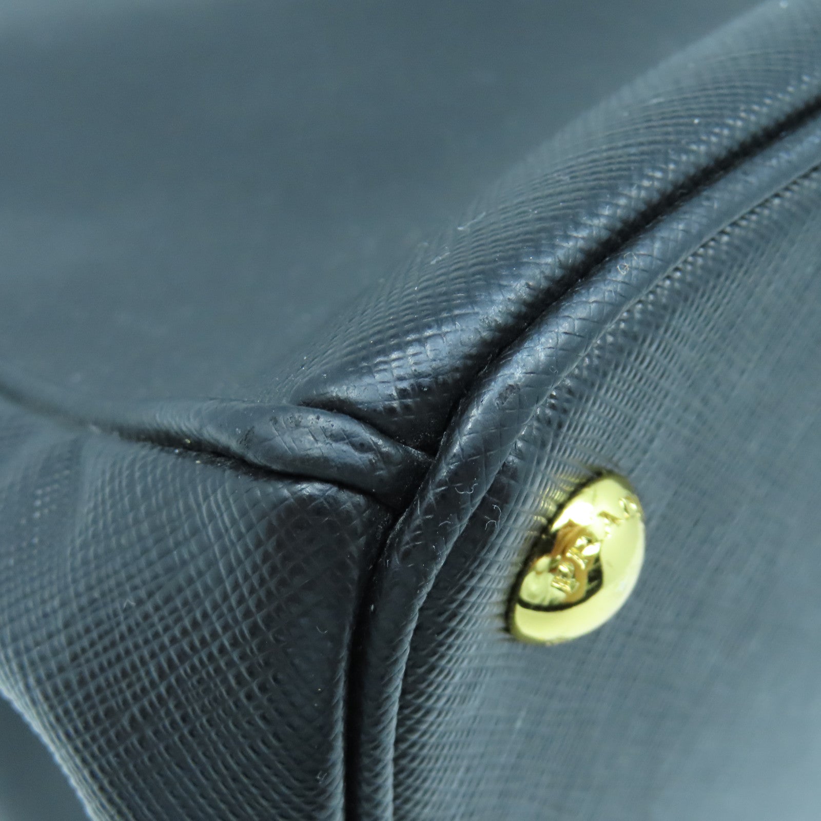 PRADA Saffiano皮革Galleria 2 Way Shoulder金扣手挽肩背袋黑色