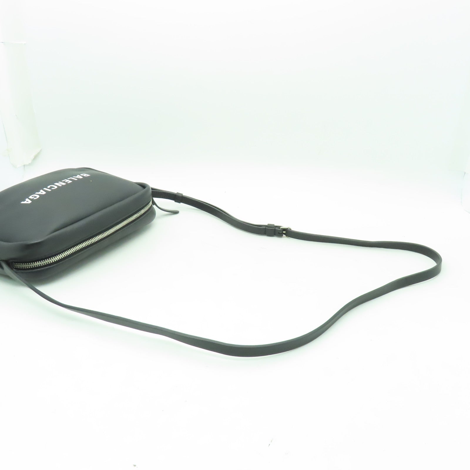 BALENCIAGA 皮革Shoulder Bag銀扣肩背袋黑色
