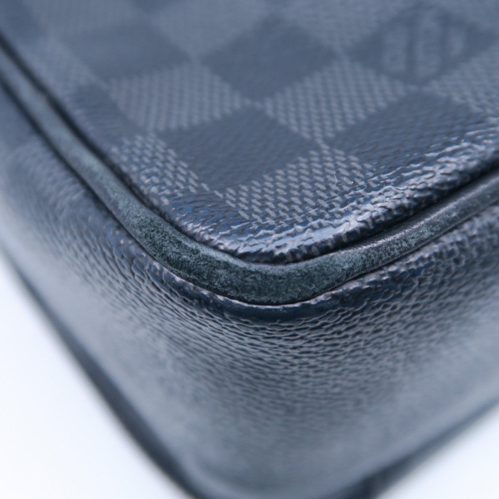 LOUIS VUITTON Damier Graphite Utility Shoulder Bag肩背袋黑色/灰色