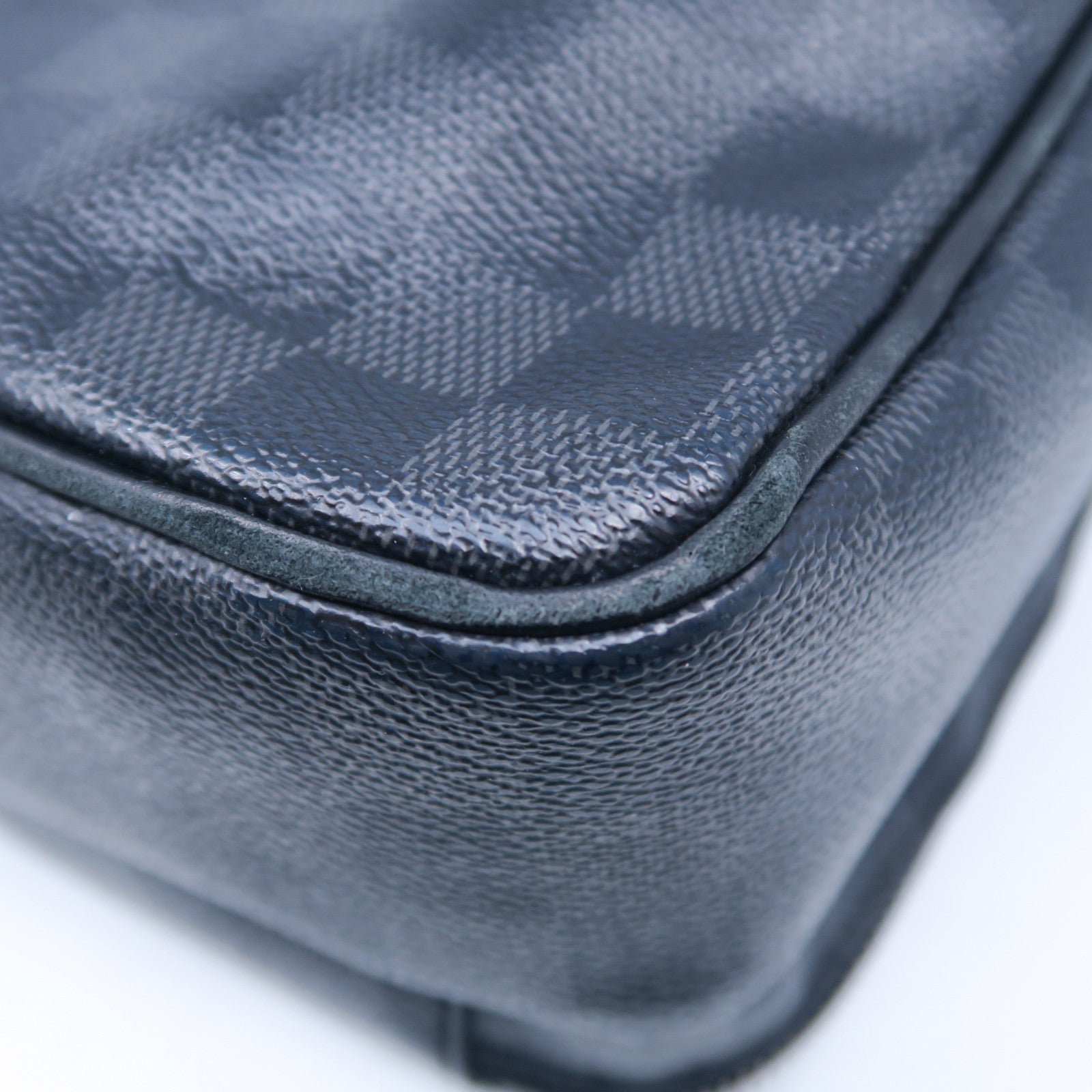 LOUIS VUITTON Damier Graphite Utility Shoulder Bag肩背袋黑色/灰色