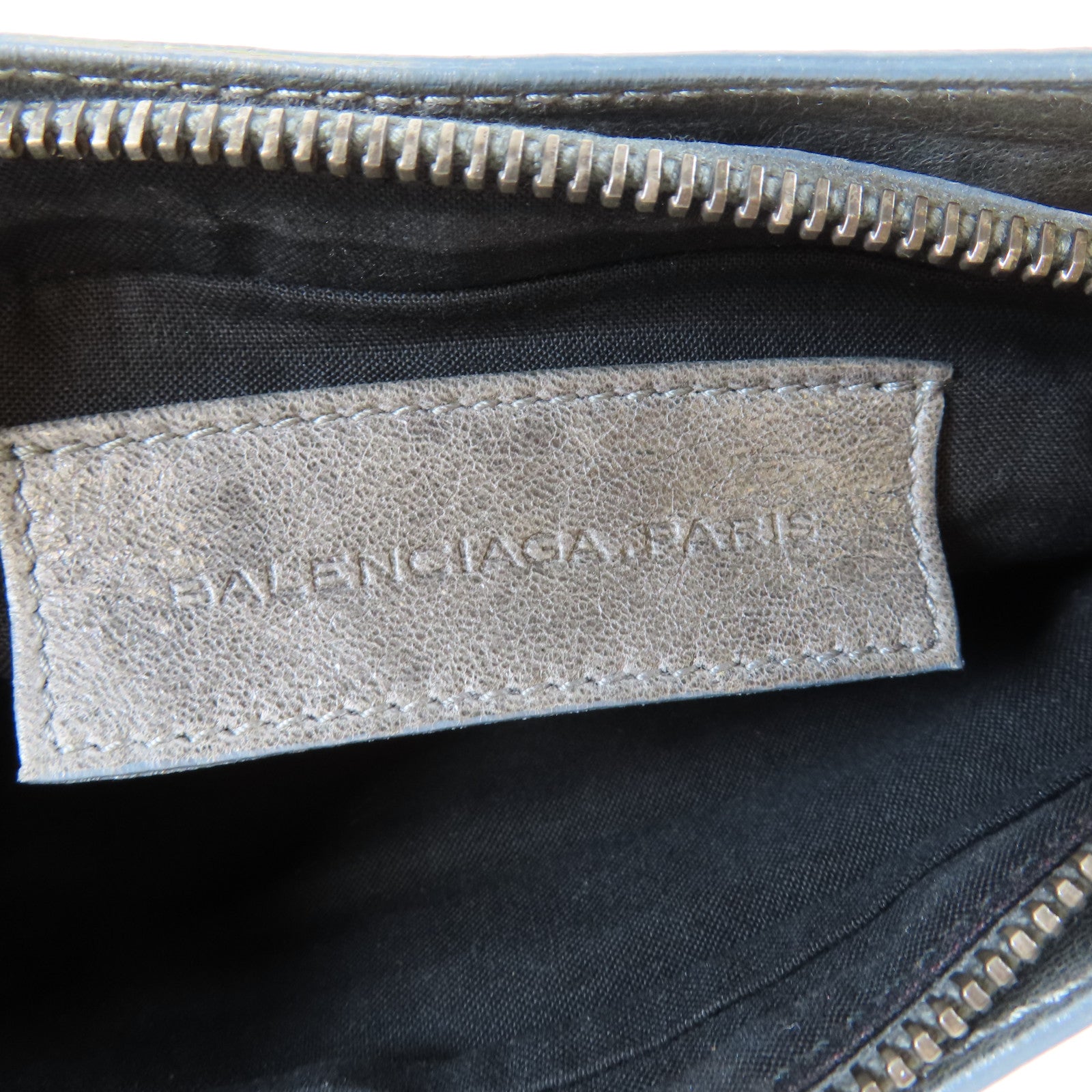 BALENCIAGA 牛皮皮革Pouch黑扣小袋灰色