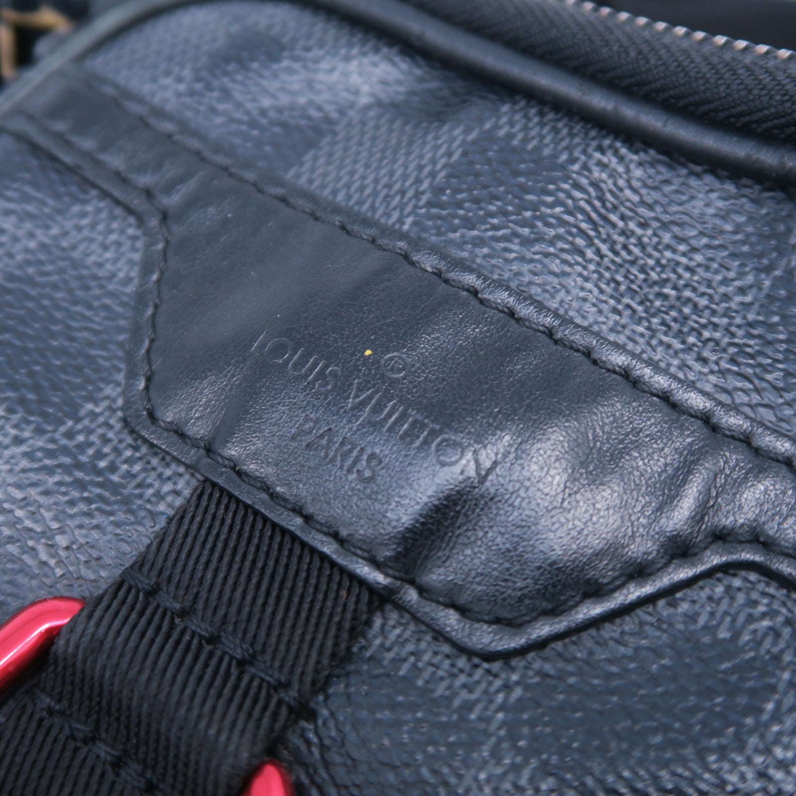 LOUIS VUITTON Damier Graphite Utility Shoulder Bag肩背袋黑色/灰色