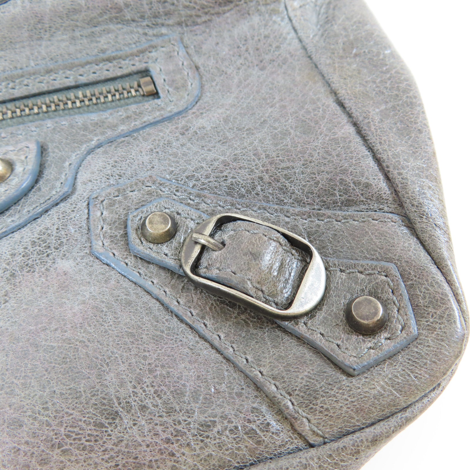 BALENCIAGA 牛皮皮革Pouch黑扣小袋灰色