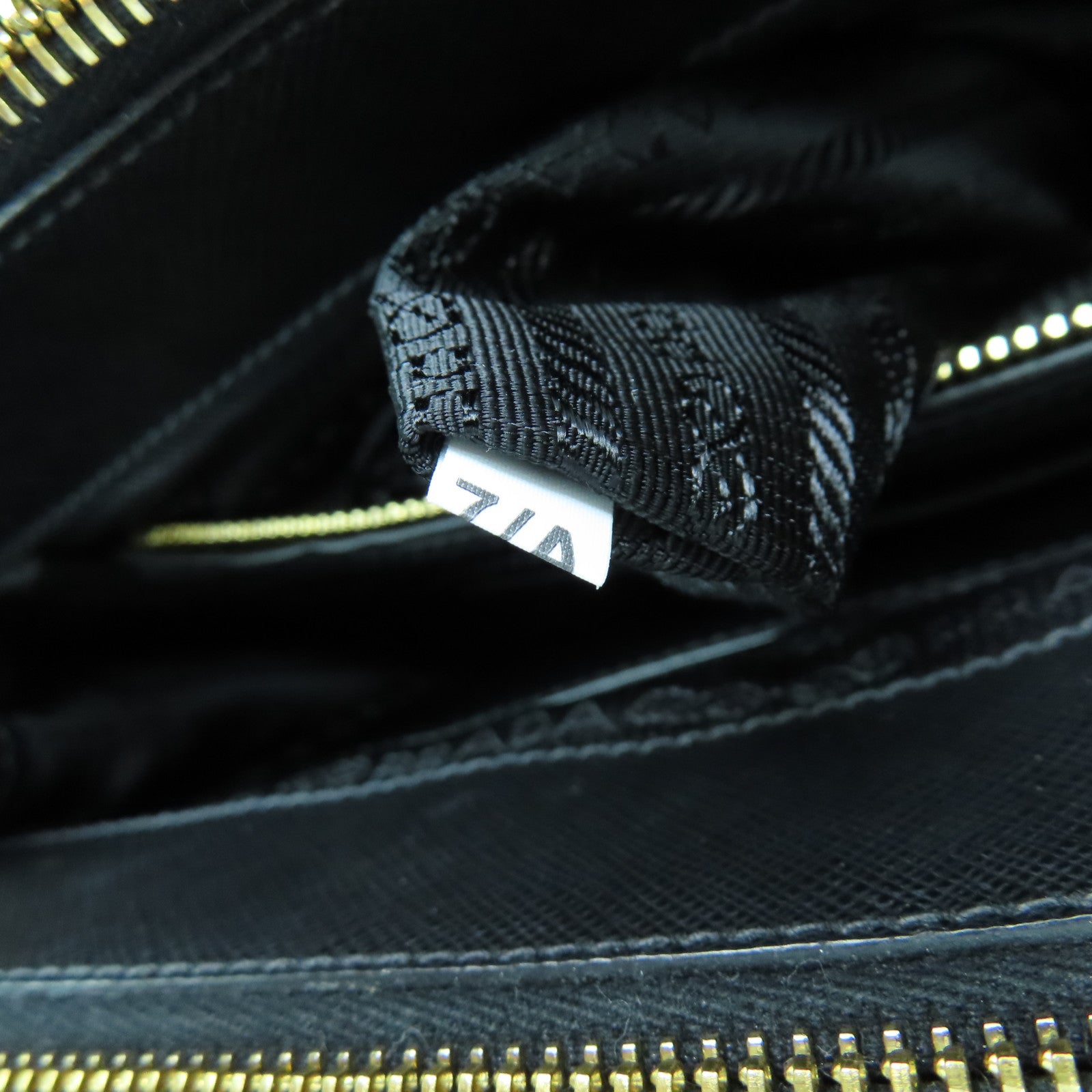 PRADA Saffiano皮革Galleria 2 Way Shoulder金扣手挽肩背袋黑色