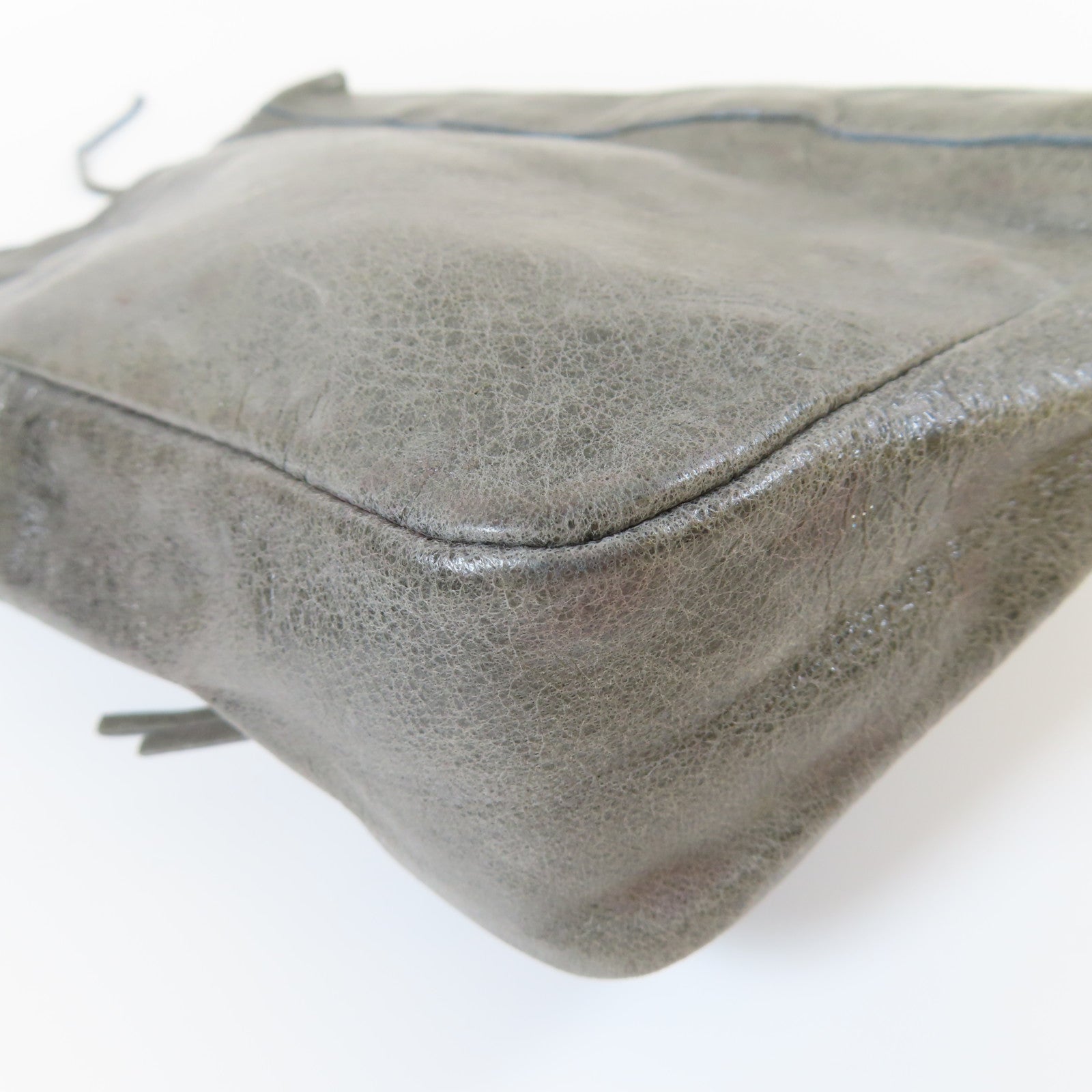 BALENCIAGA 牛皮皮革Pouch黑扣小袋灰色