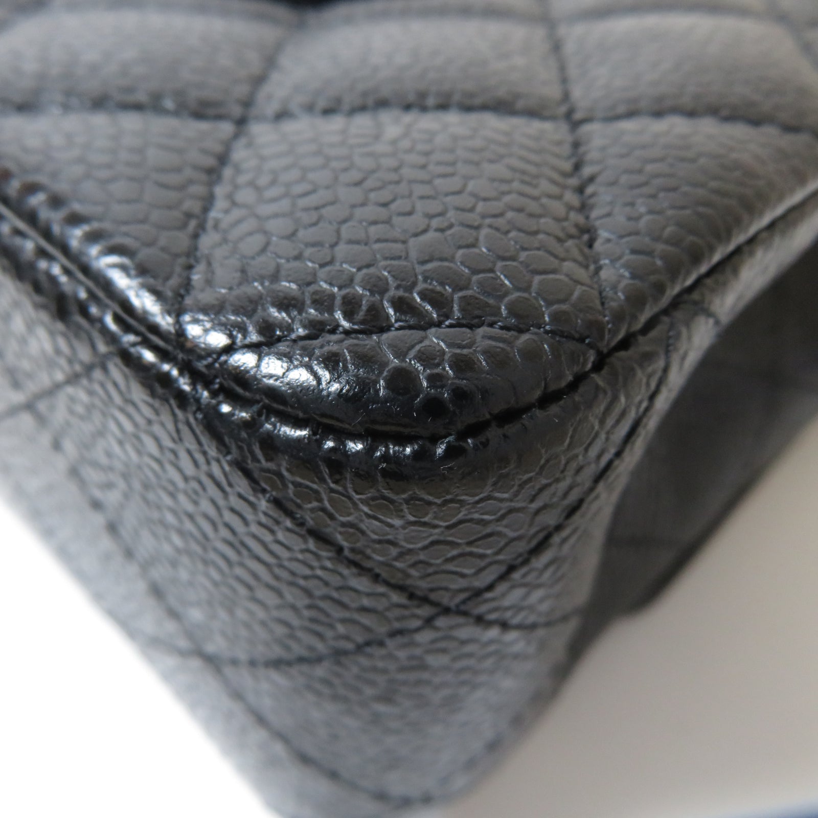 CHANEL 菱格Caviar皮革Classic 25cm金扣鏈帶肩背袋黑色
