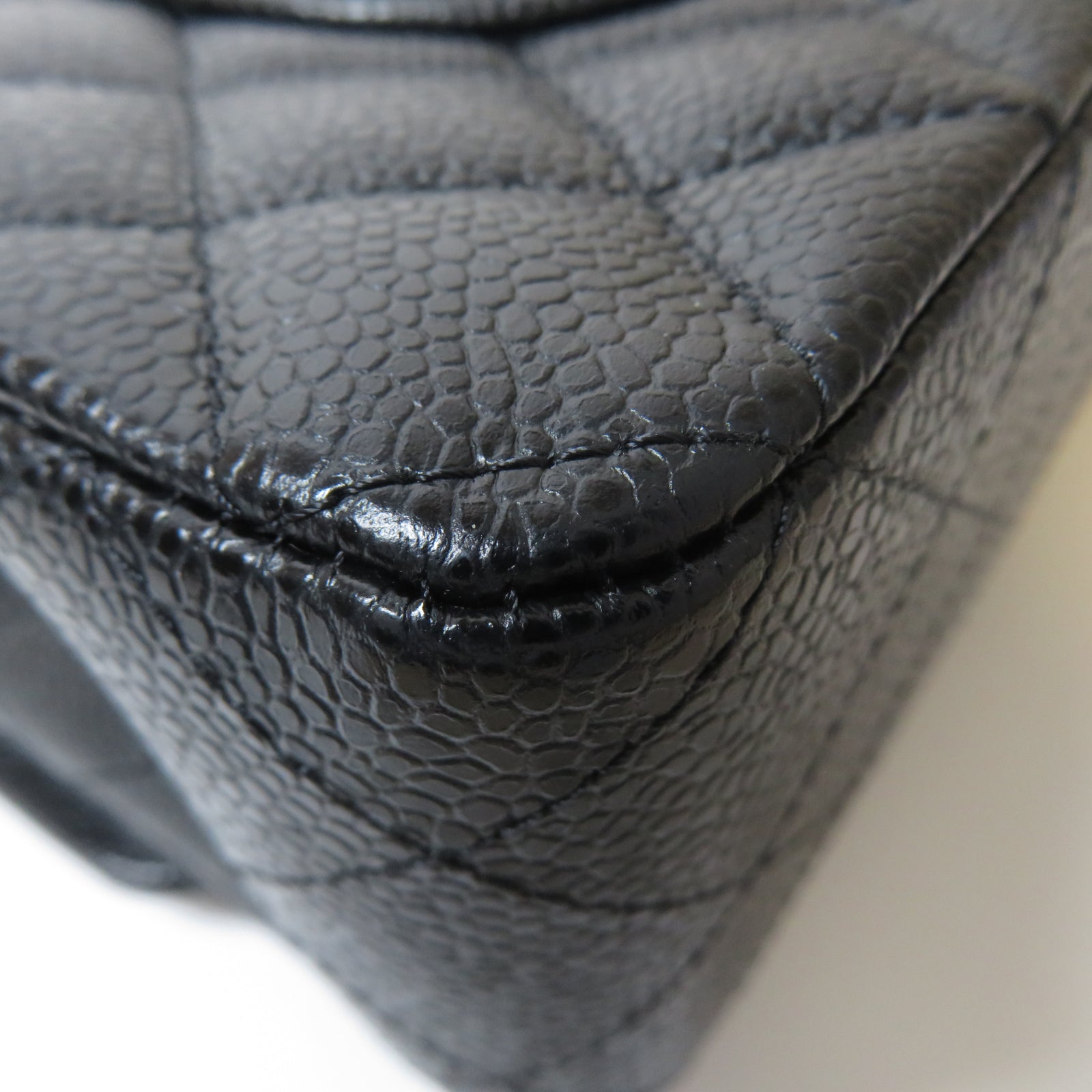 CHANEL 菱格Caviar皮革Classic 25cm金扣鏈帶肩背袋黑色