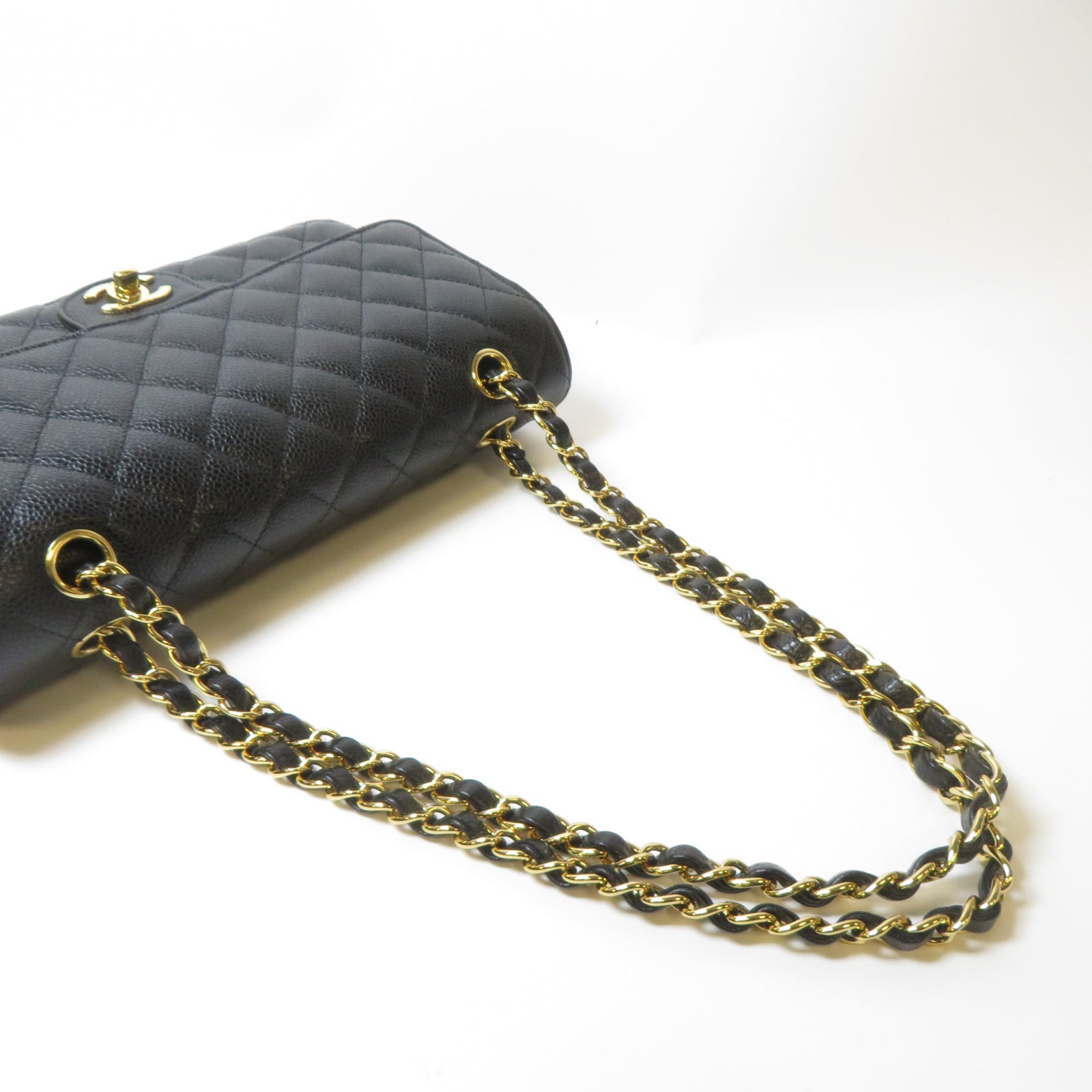 CHANEL 菱格Caviar皮革Classic 25cm金扣鏈帶肩背袋黑色