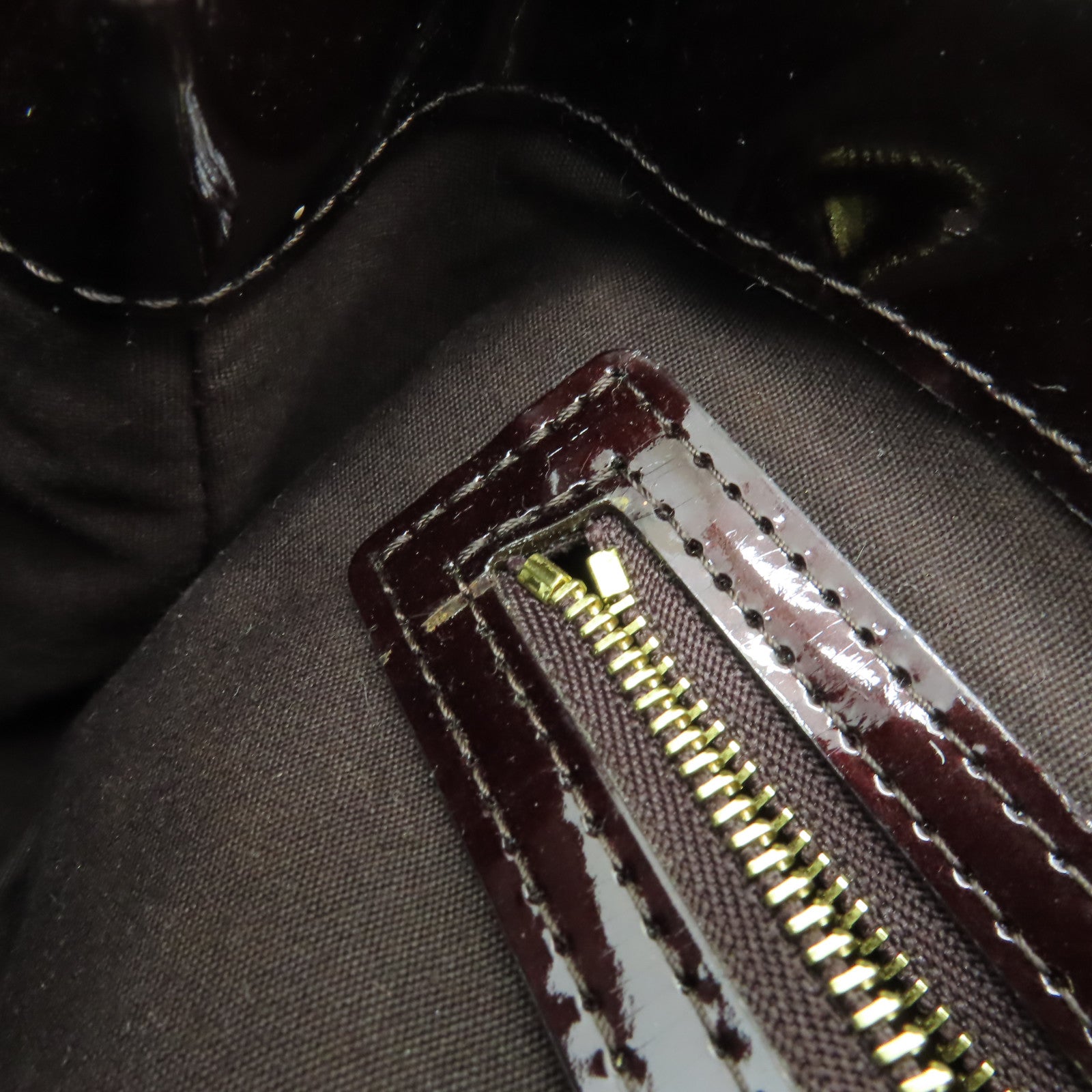 LOUIS VUITTON Vernis Wilshire PM金扣手挽袋