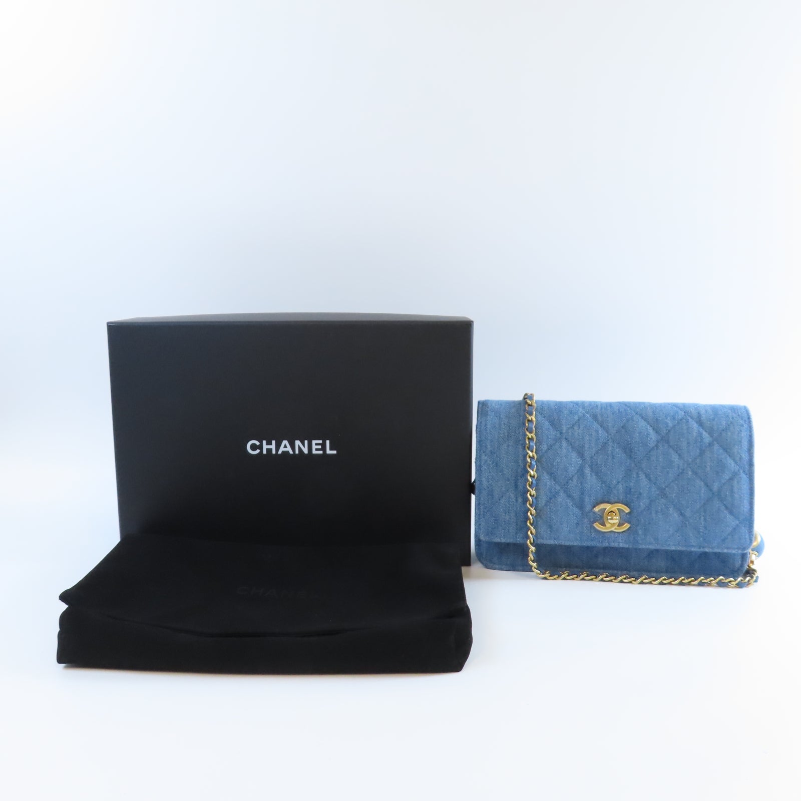 CHANEL 牛仔布Wallet On Chain金扣鏈帶肩背袋藍色