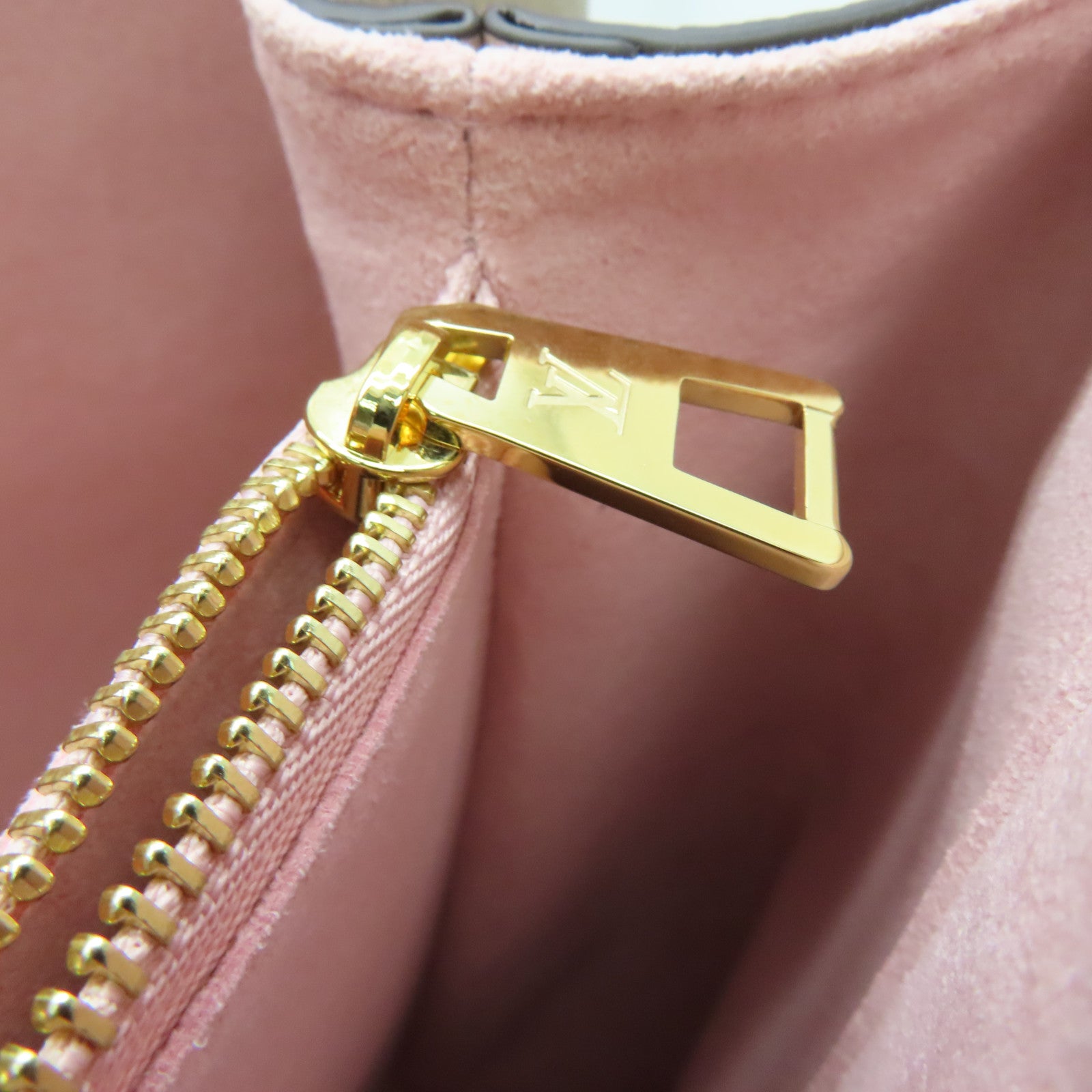 LOUIS VUITTON Cowhide Leather Lockme Shopper Gold Buckle Hand Bag Pink